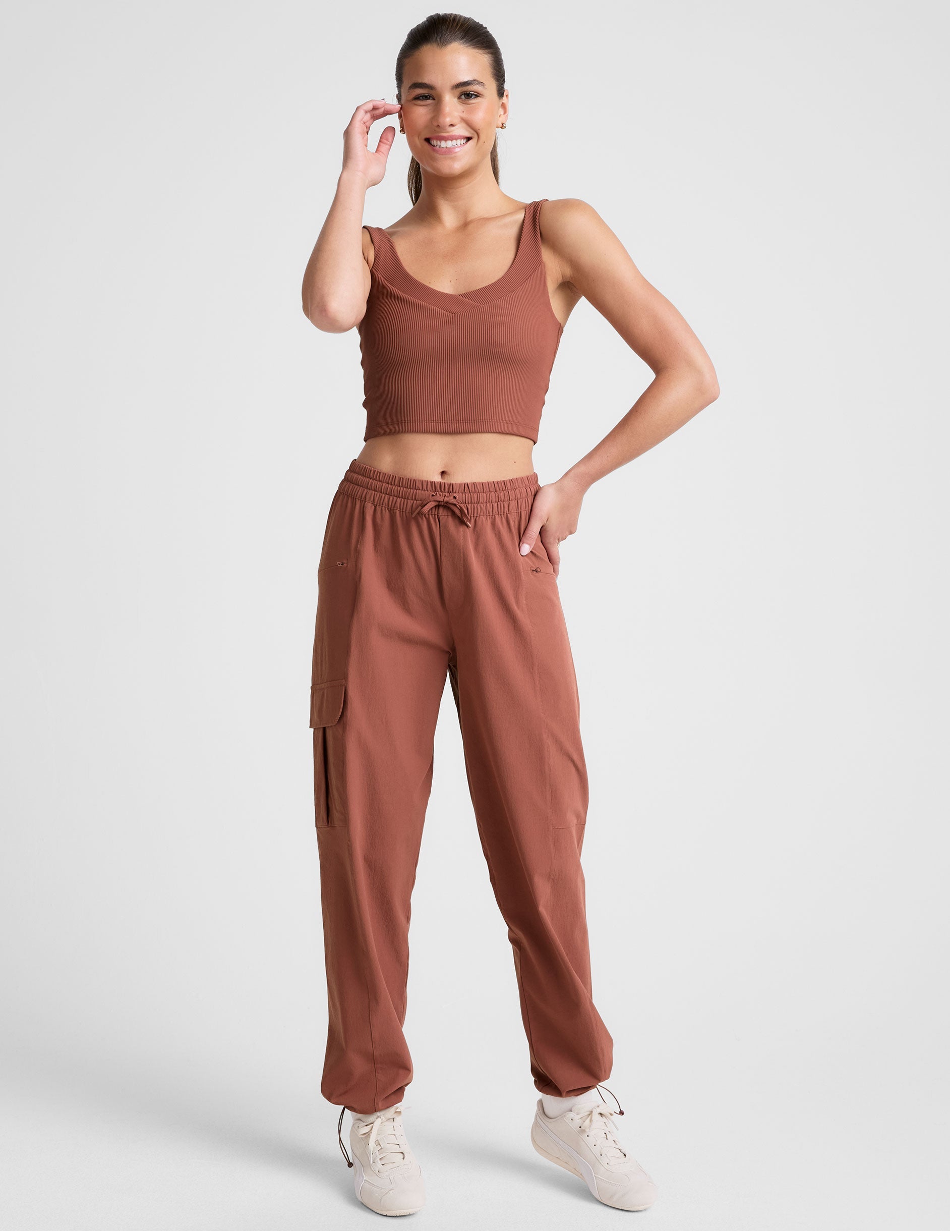 Opulent Auburn Ribbed Cropped Tank Top: V-Neck, Built-in Bra, Activewear