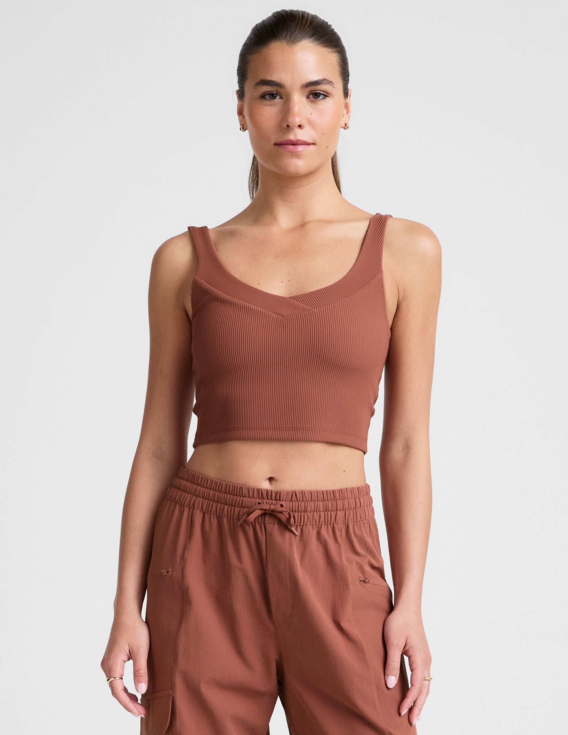 Opulent Auburn Ribbed Cropped Tank Top: V-Neck, Built-in Bra, Activewear