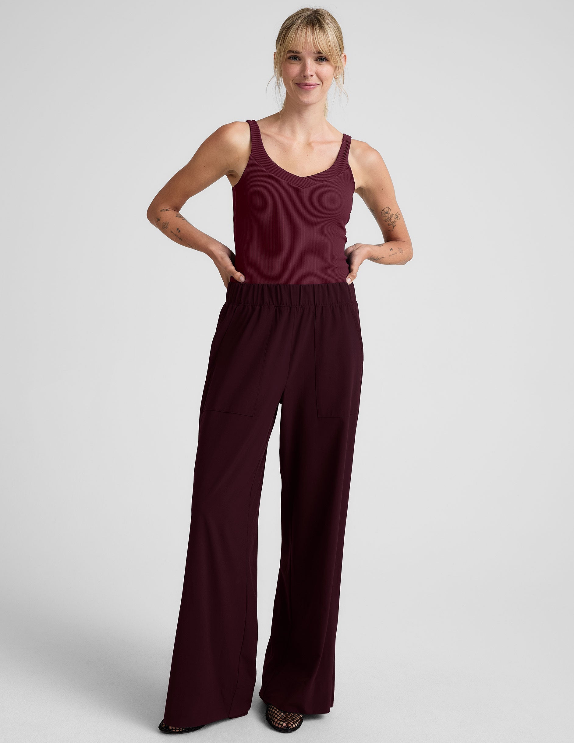 Impulse Ribbed V-Neck Tank Top: Supportive Activewear for Workouts & Daily Wear