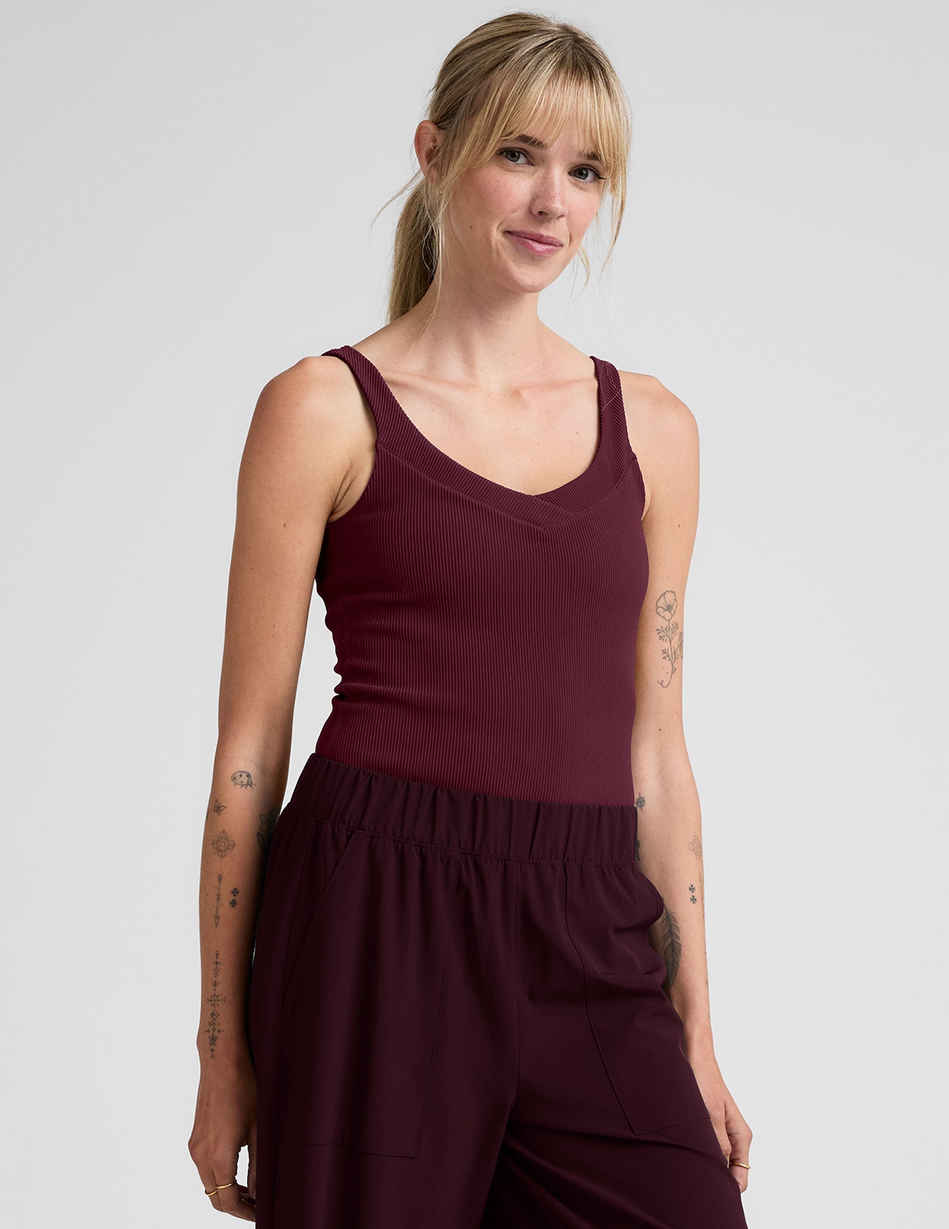 Impulse Ribbed V-Neck Tank Top: Supportive Activewear for Workouts & Daily Wear