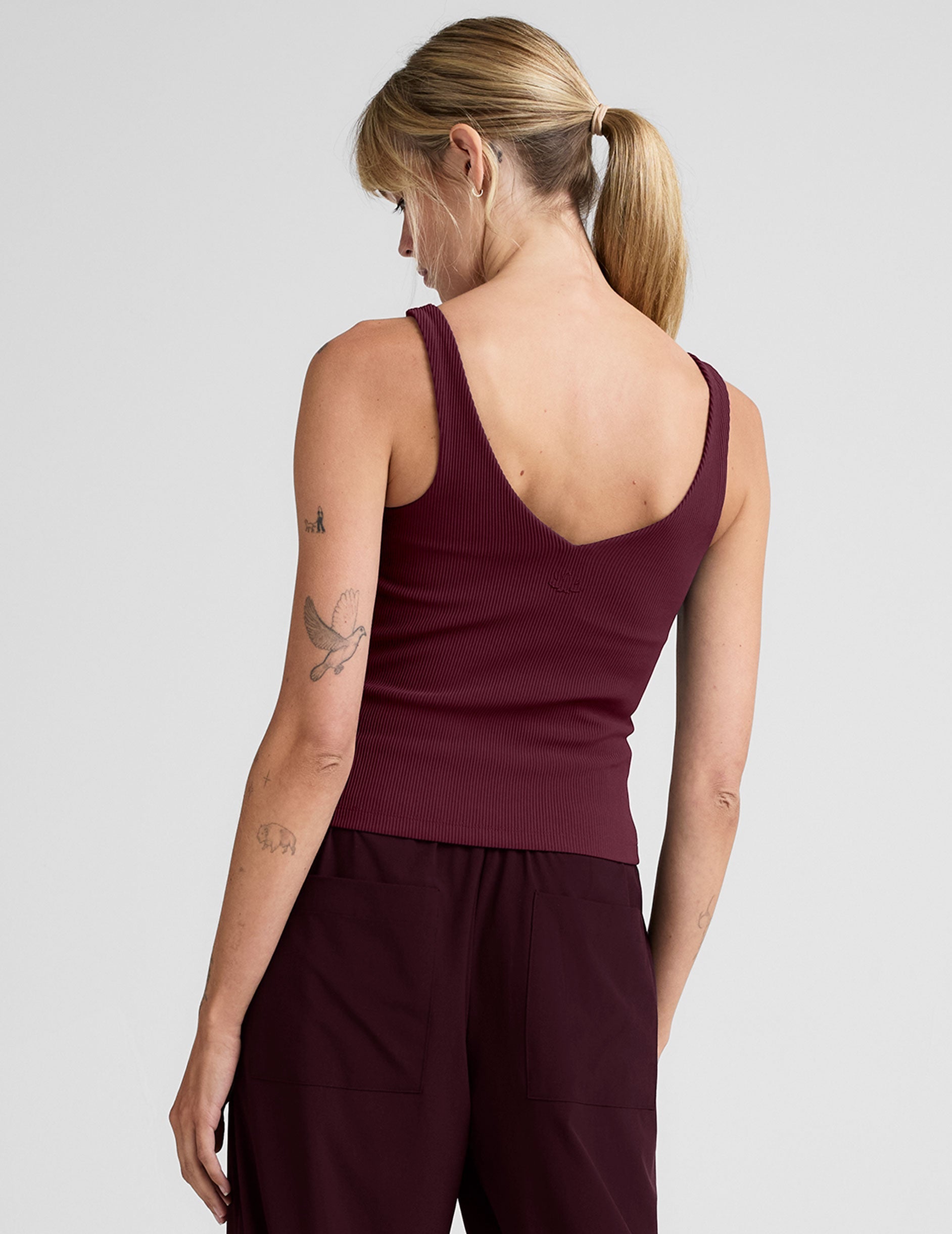 Impulse Ribbed V-Neck Tank Top: Supportive Activewear for Workouts & Daily Wear