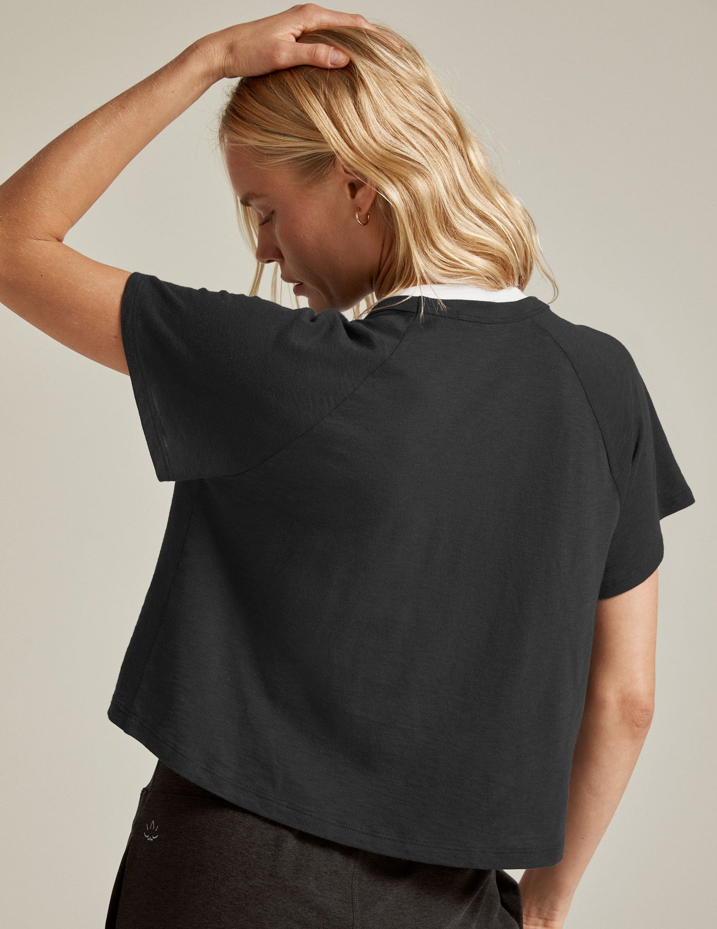 Signature Black Cropped High-Low Hem Short Sleeve Relaxed Fit Tee Top