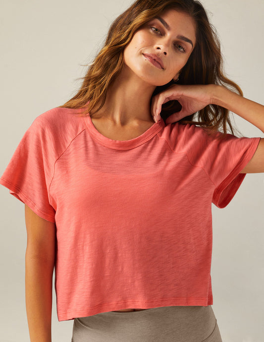 Beyond Yoga Signature High-Low Cropped Tee: Comfortable, Stylish Activewear Top