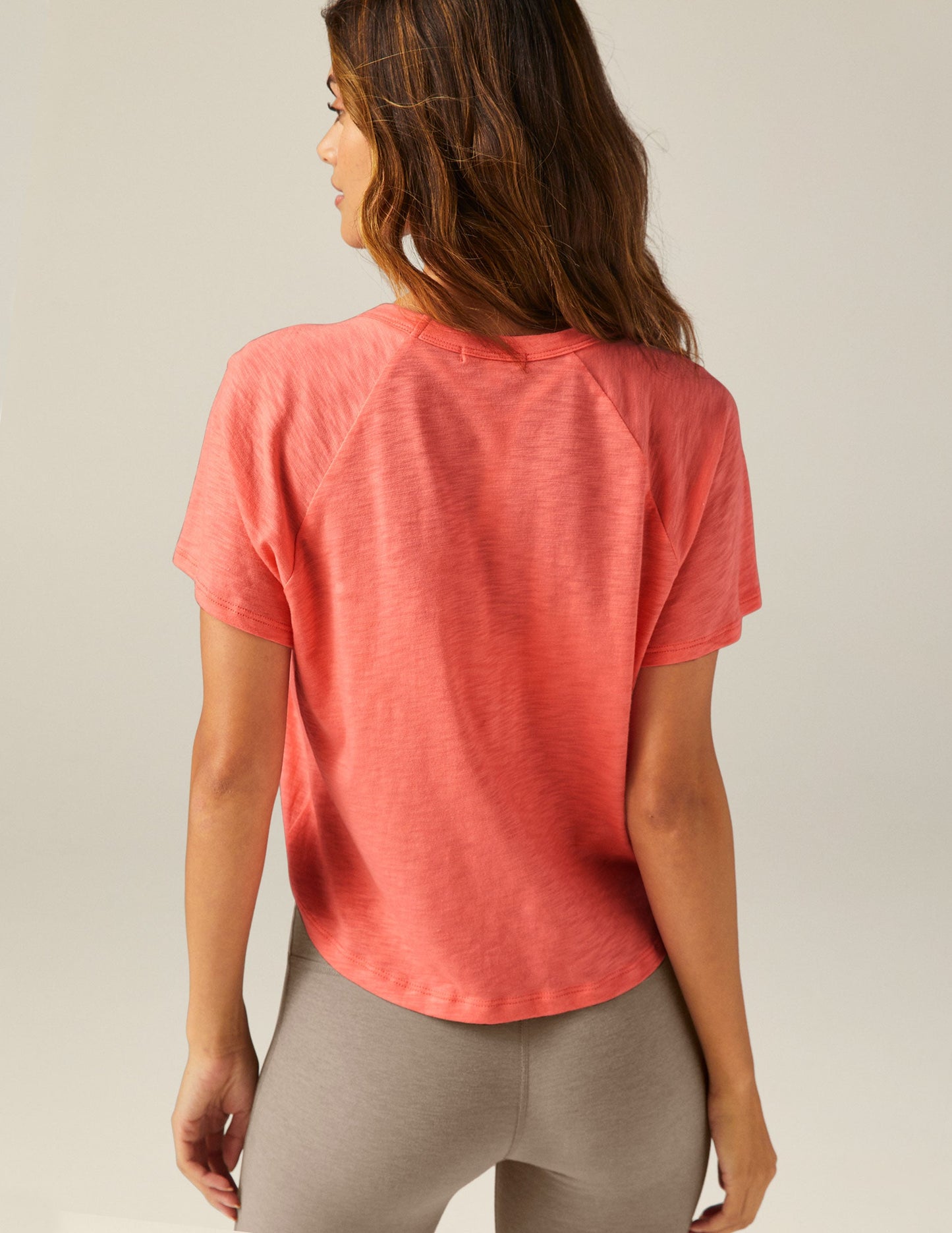 Beyond Yoga Signature High-Low Cropped Tee: Comfortable, Stylish Activewear Top