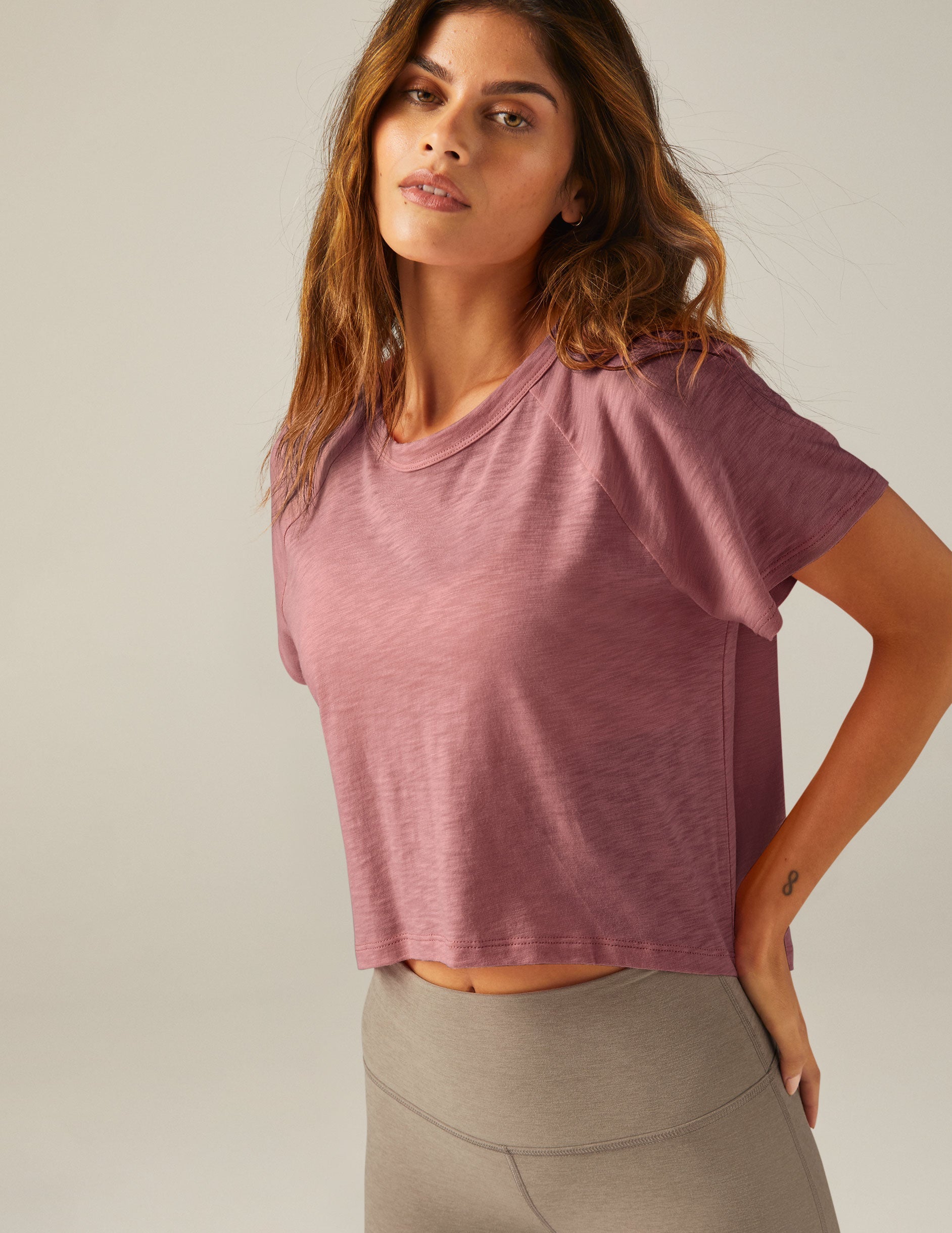 Signature High-Low Cropped Tee: Comfortable Relaxed Fit, Short Sleeve, Stylish Scoop Neck