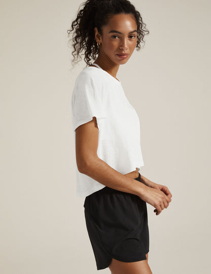 Signature High-Low Cropped Tee: Stylish Relaxed Fit Short Sleeve Top for Women