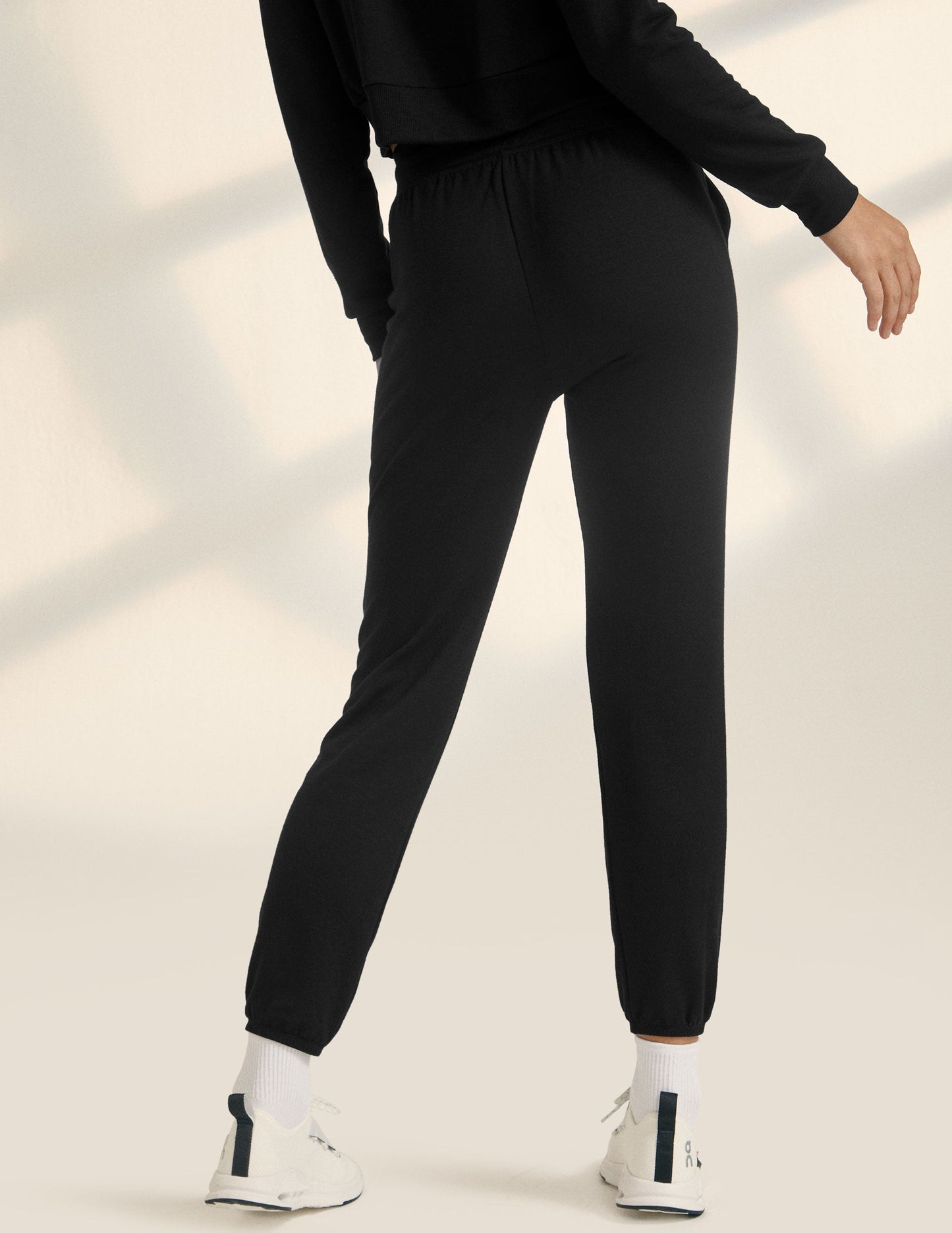 Cozy Black Knit Jogger Sweatpants: Ultra-Soft Relaxed Fit with Drawstring Waist