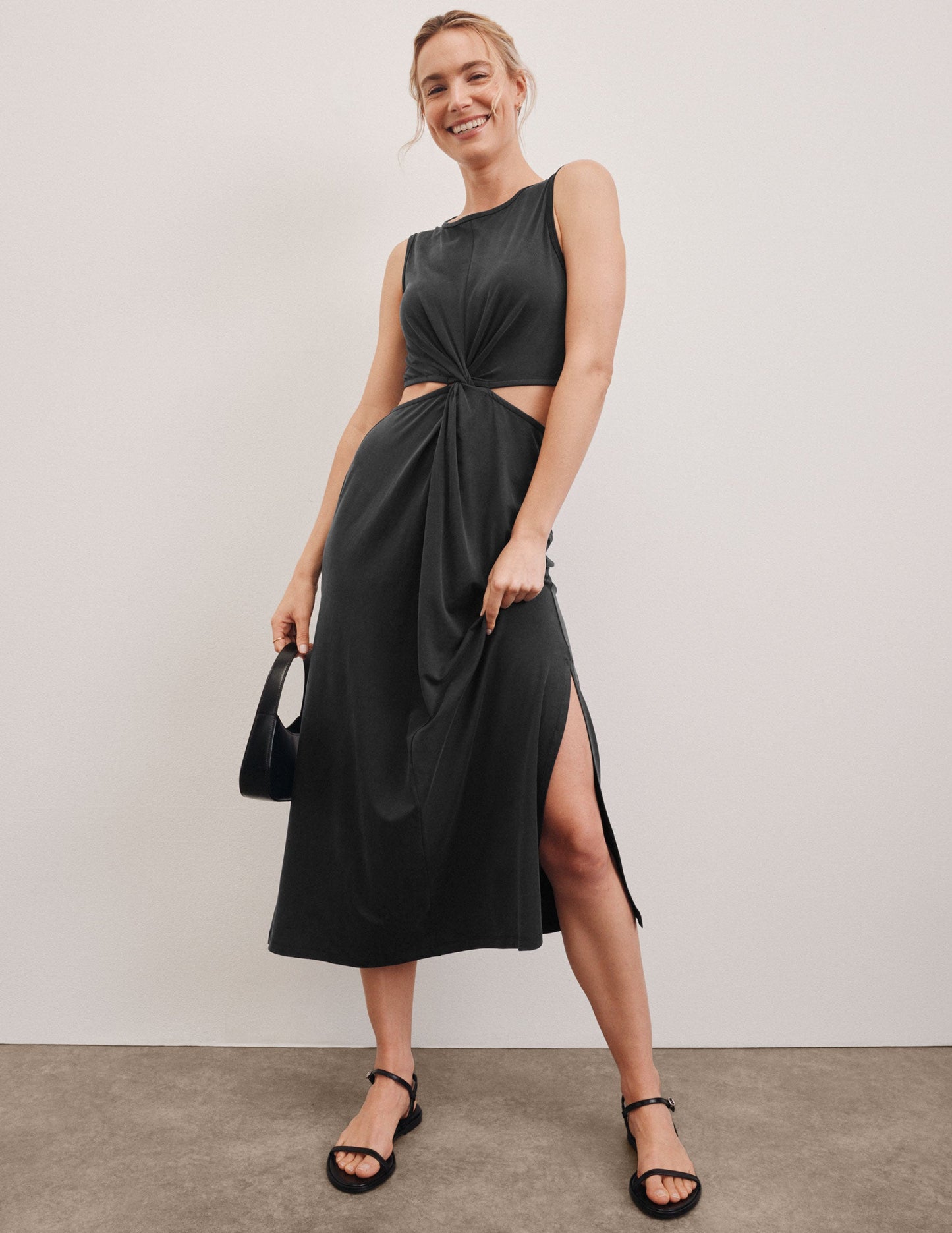 Elegant Twist Front Maxi Dress, Comfortable Travel-Friendly Side Slit Design