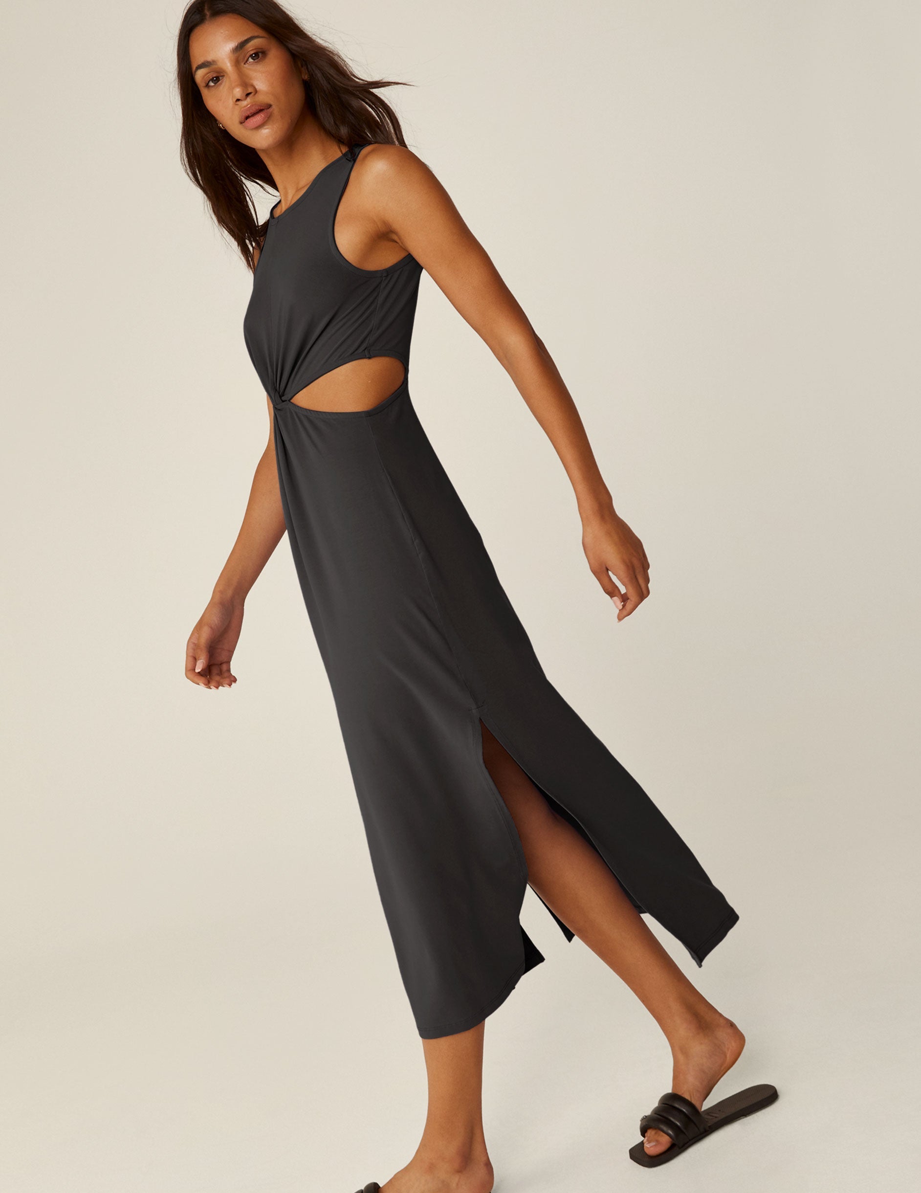 Elegant Twist Front Maxi Dress, Comfortable Travel-Friendly Side Slit Design