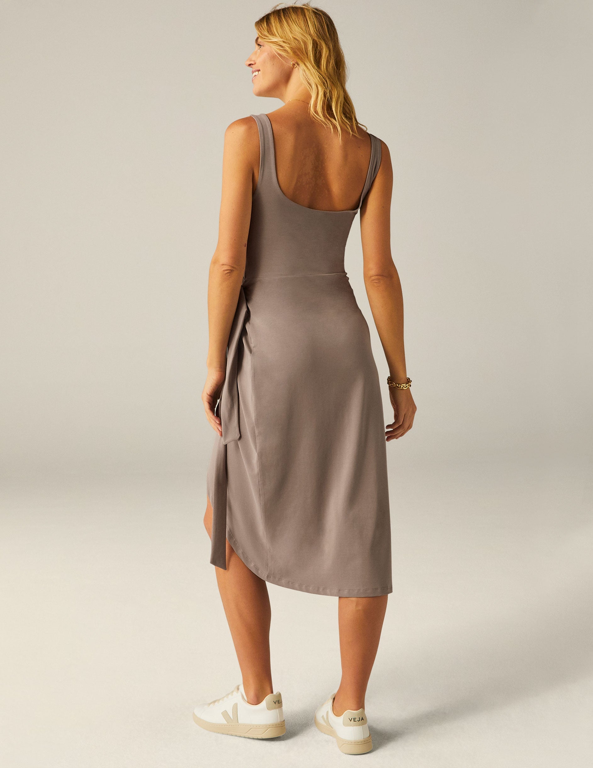 Chic Wrap-Front Midi Dress: Scoop Neck, Adjustable Tie, Flattering High-Low Hem