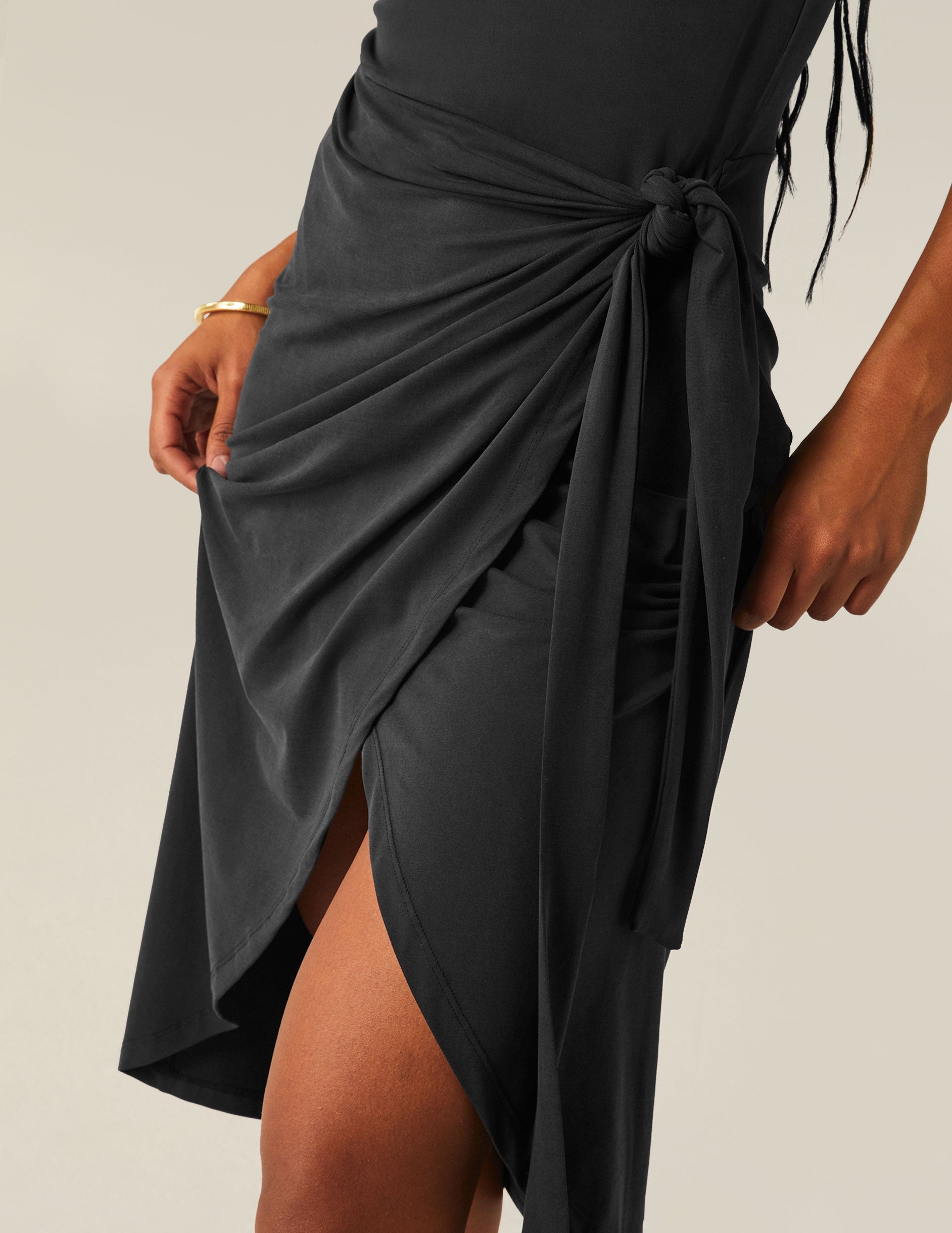 Chic Black Wrap Midi Dress with Scoop Neck and Adjustable Tie