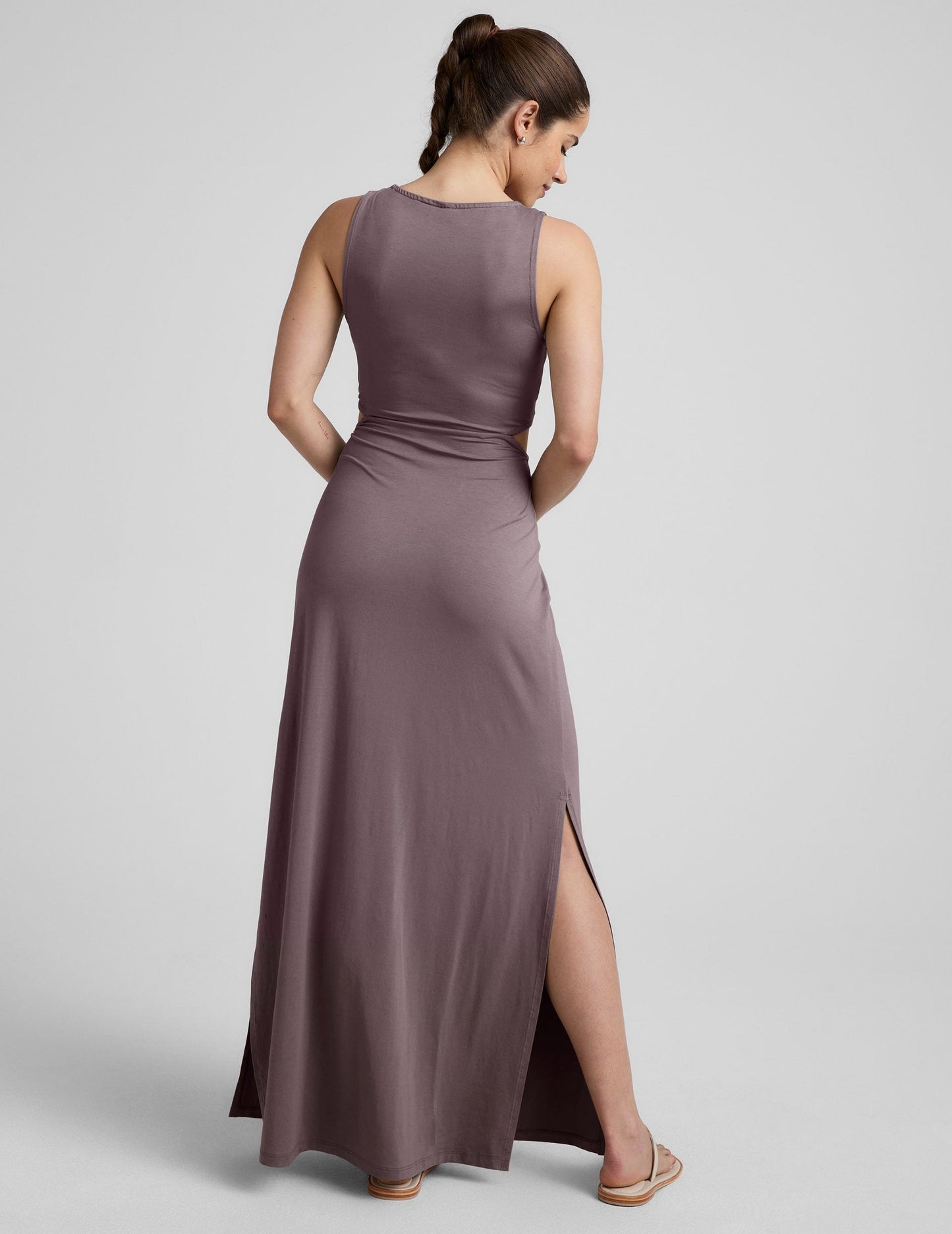 Chic V-Neck Maxi Dress: Front Twist, Side Cutouts, Effortless Summer Style