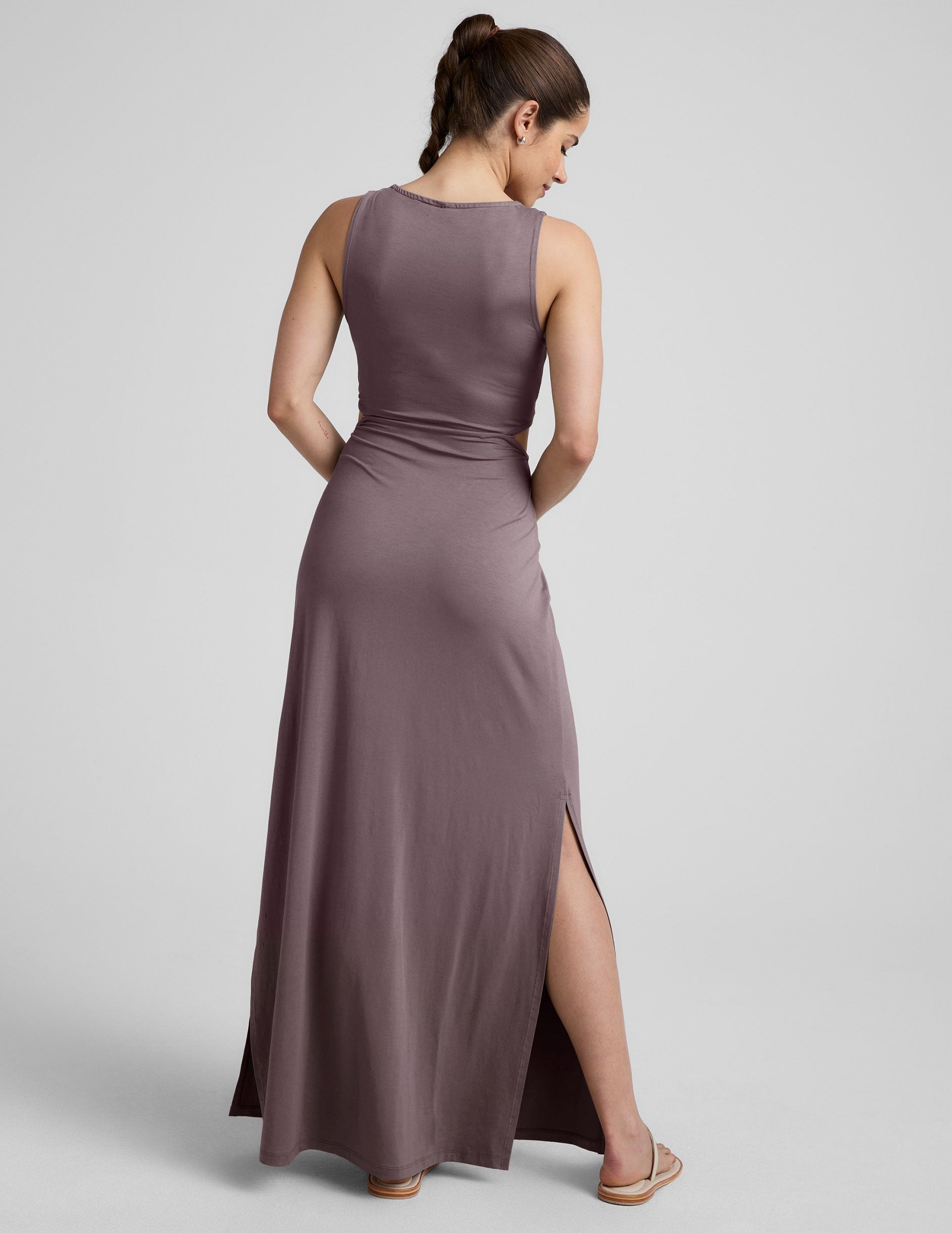 Chic V-Neck Maxi Dress: Front Twist, Side Cutouts, Effortless Summer Style