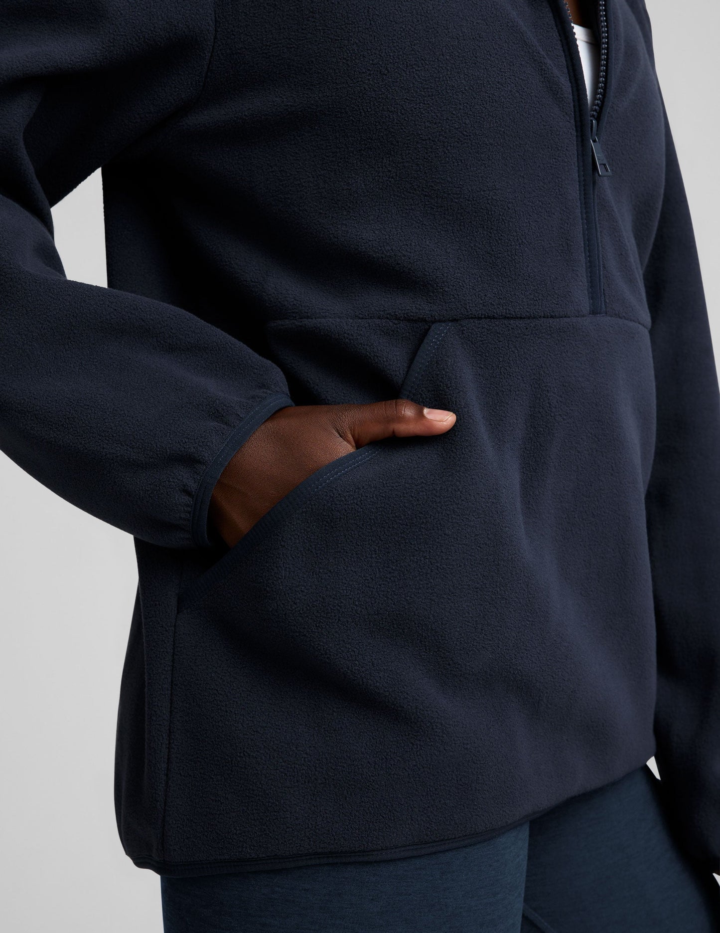 Explorer Cozy Fleece Half-Zip Pullover Jacket: Hooded Comfort with Kangaroo Pocket