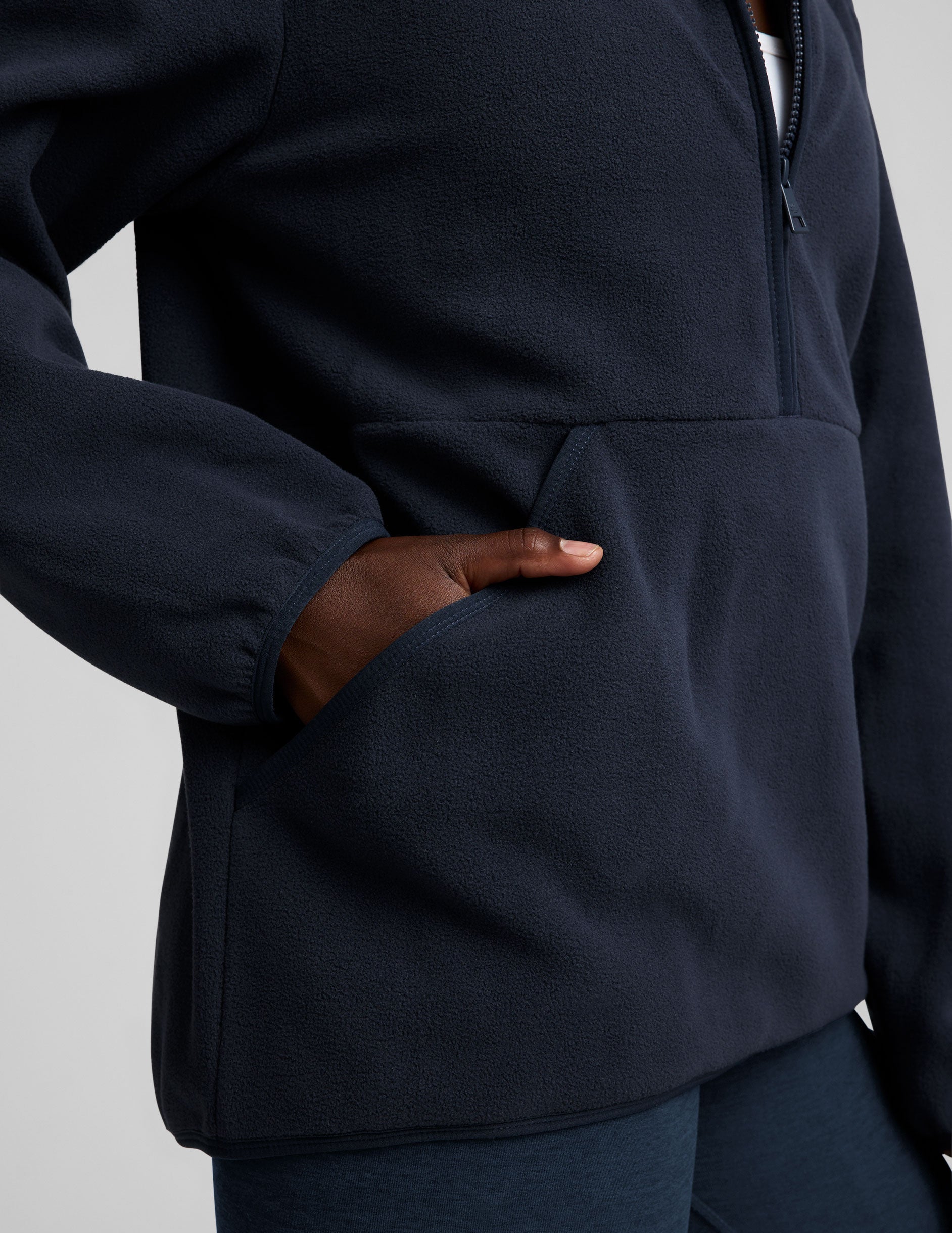 Explorer Cozy Fleece Half-Zip Pullover Jacket: Hooded Comfort with Kangaroo Pocket