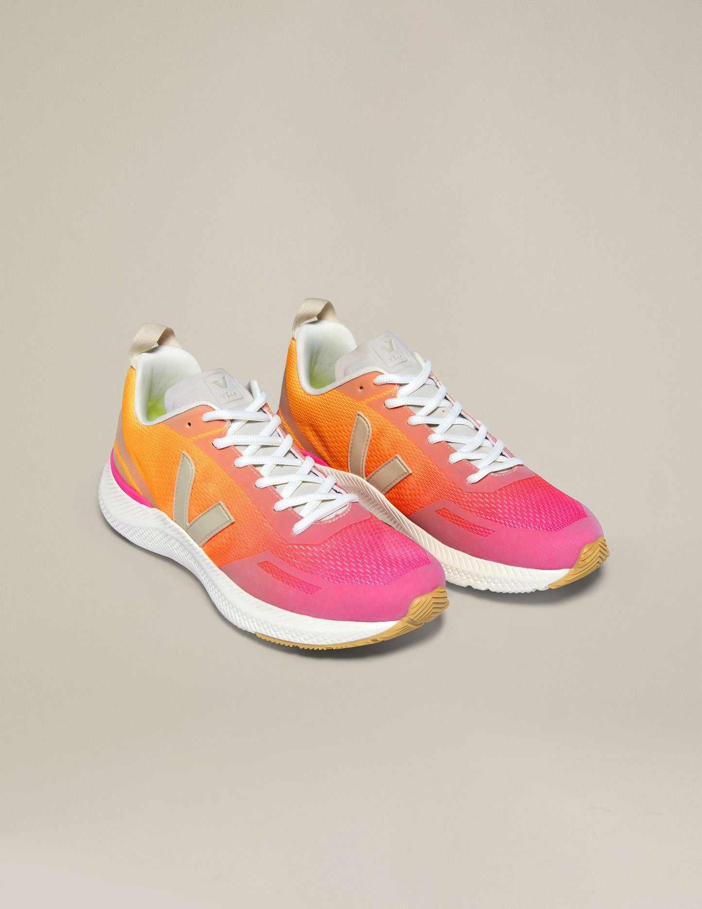 VEJA Impala Dynamic Training Sneakers: Breathable Mesh, Responsive Support, Ouro Sari Pierre