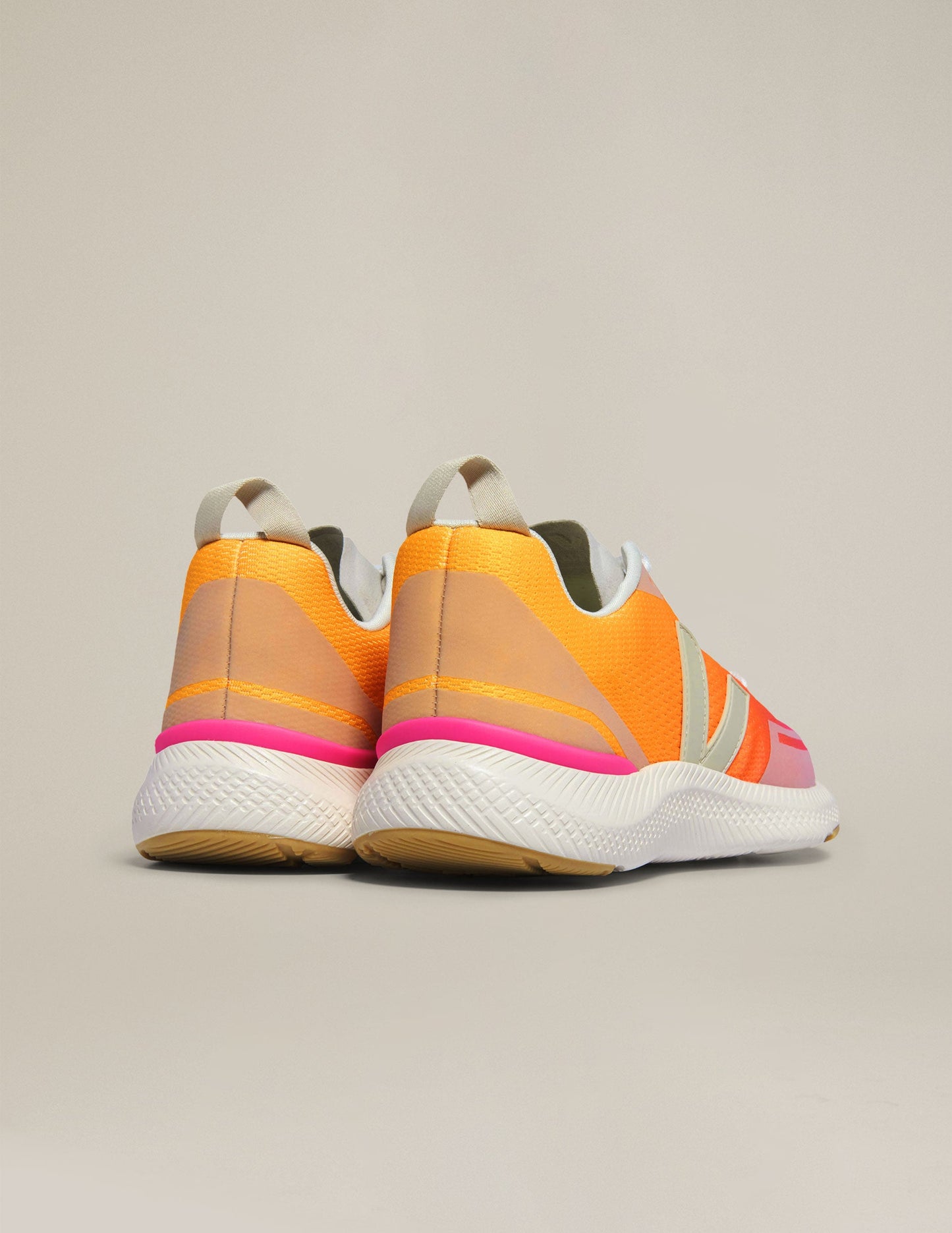 VEJA Impala Dynamic Training Sneakers: Breathable Mesh, Responsive Support, Ouro Sari Pierre
