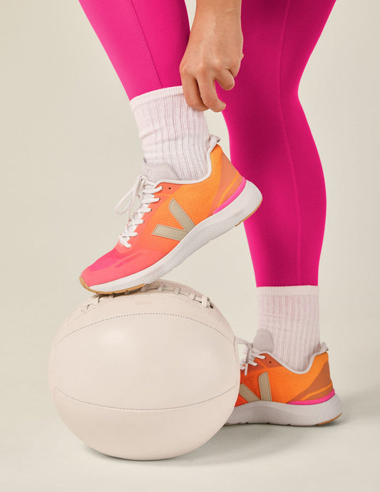 VEJA Impala Dynamic Training Sneakers: Breathable Mesh, Responsive Support, Ouro Sari Pierre