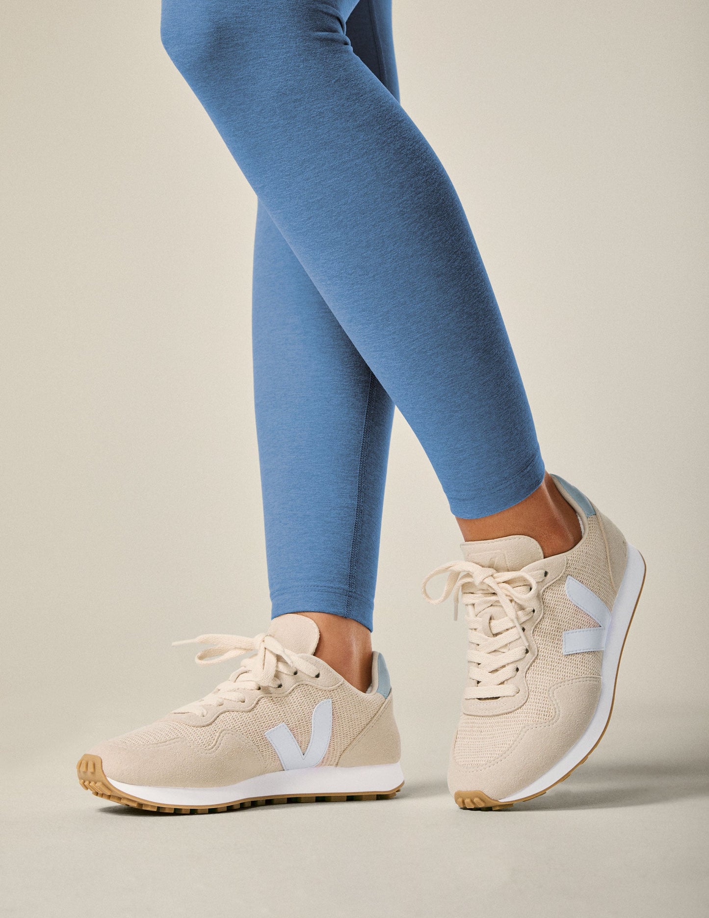 Eco-Friendly VEJA SDU Juta Ice Sneakers: Breathable, Comfortable, Stylish Lace-Up Footwear