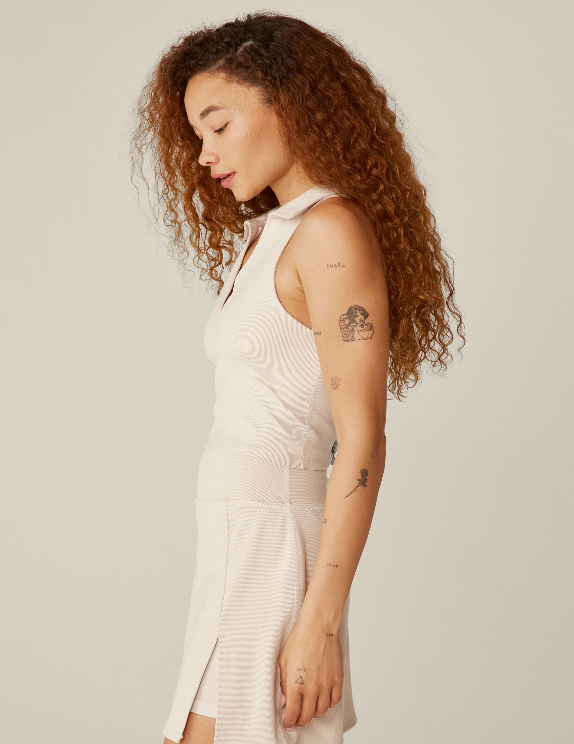 Soft Heather Rib V-Neck Collared Cropped Tank Top for Activewear