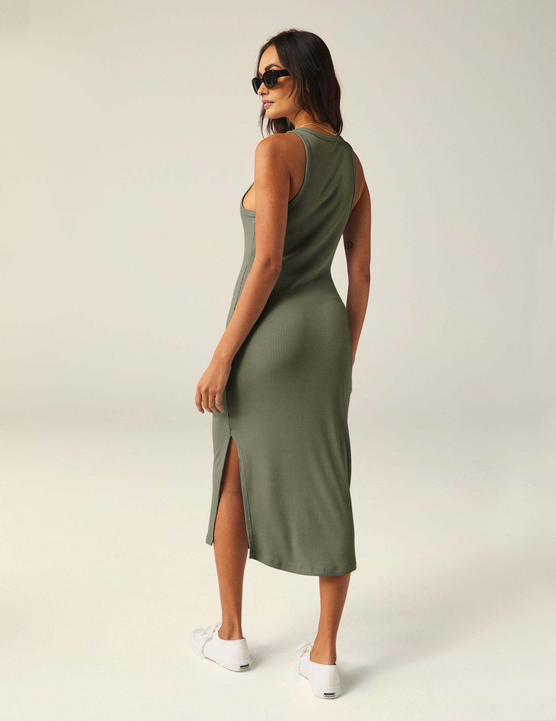 Versatile Ribbed Midi Tank Dress – Body-Skimming Comfort, Flattering Fit, Side Slits