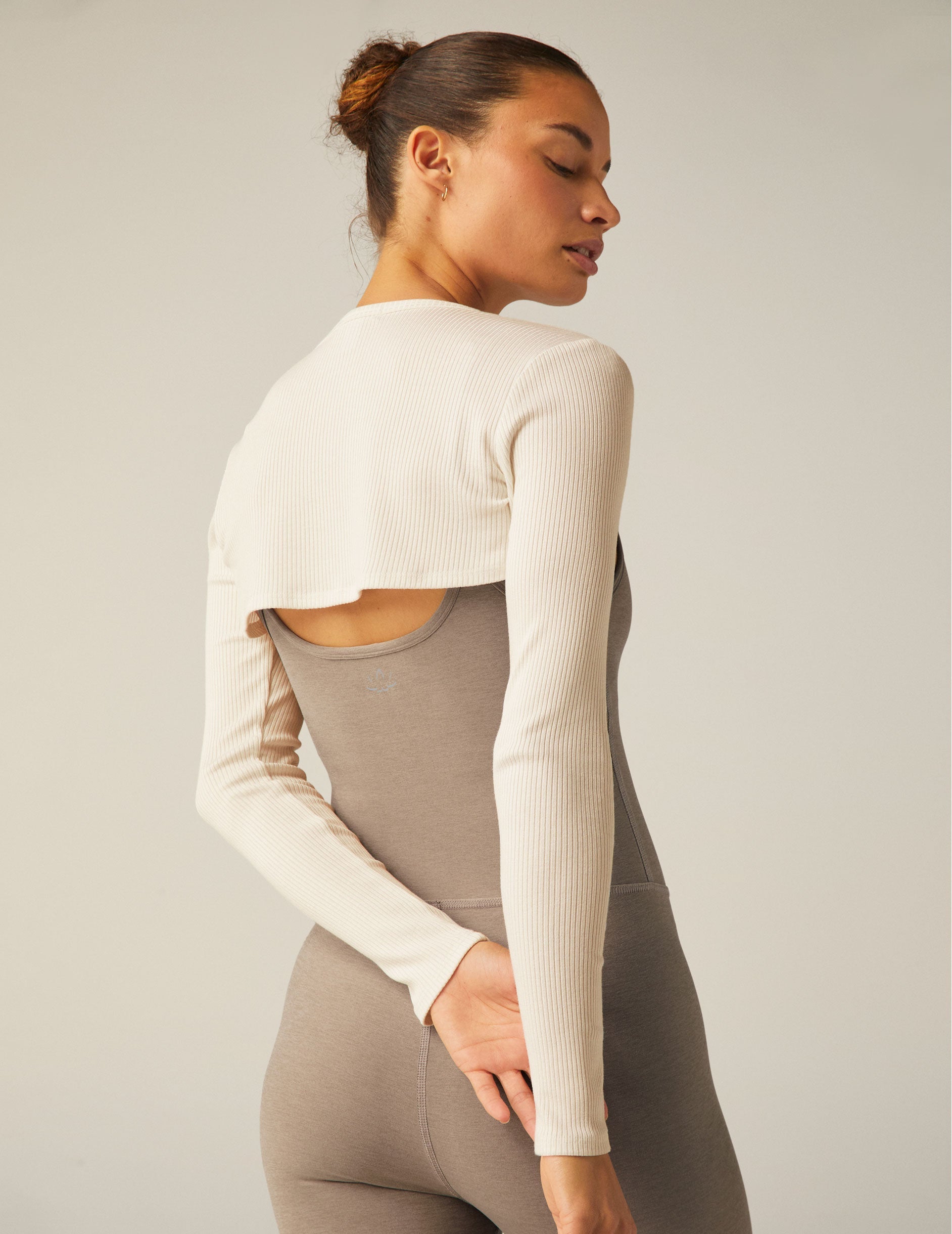 Beyond Yoga Women's Ribbed Formation Shrug: Elevated Accent Layer for Every Outfit