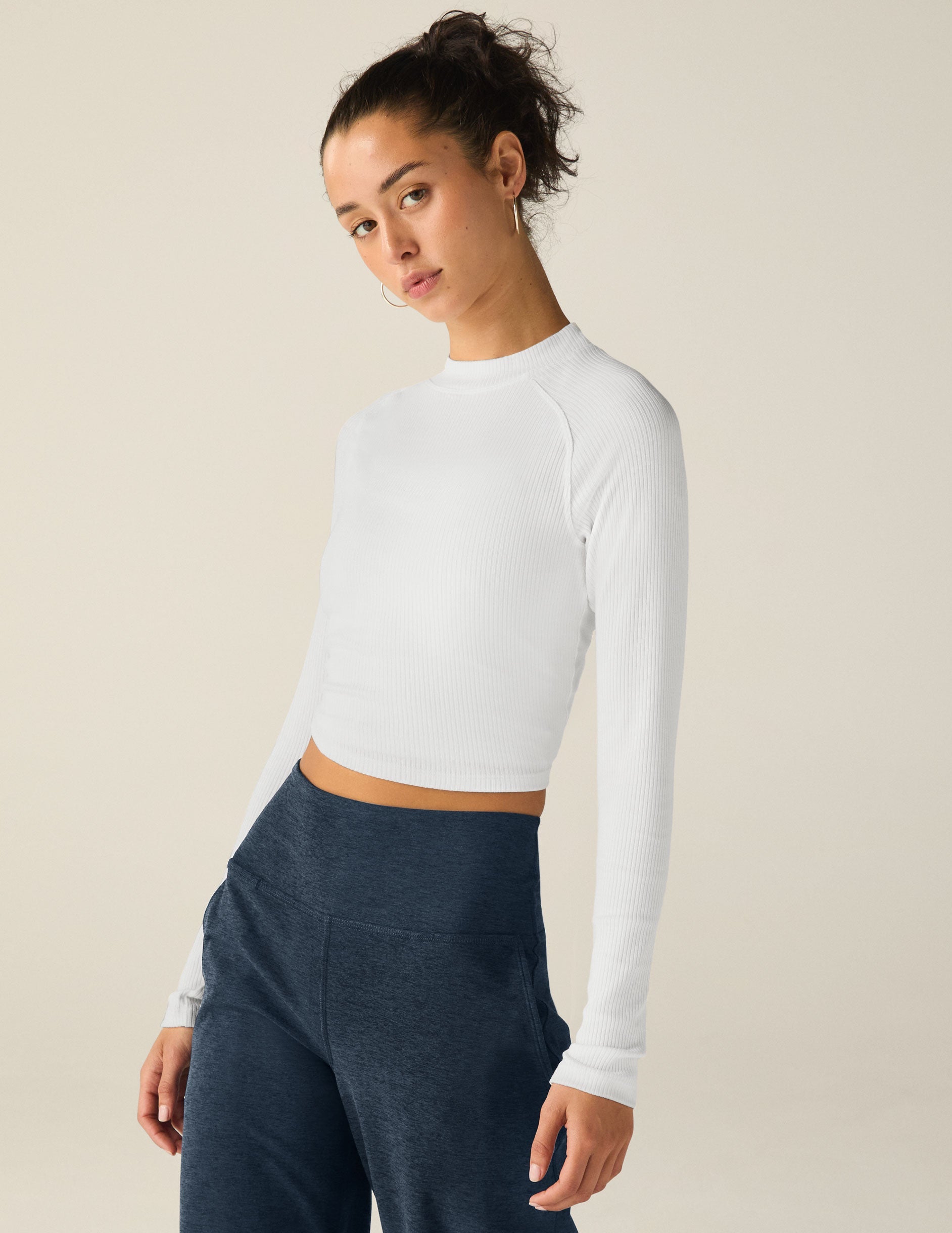 Beyond Yoga Contours Ribbed Mock Neck Cropped Top – Stylish Comfort Fit