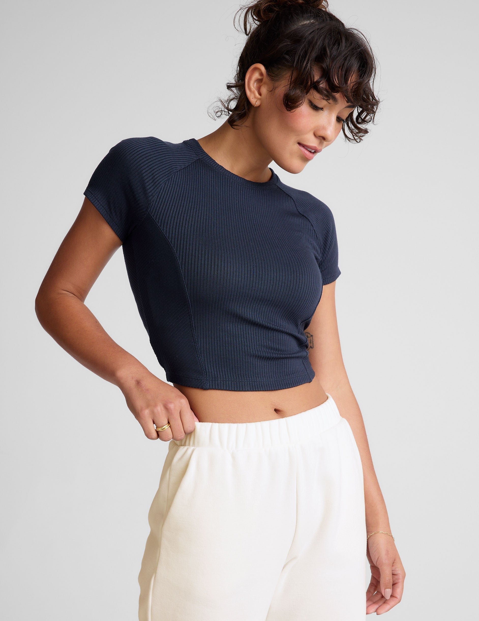 Beyond Yoga Ribbed Silhouette Cropped Tee: Soft, Fitted, High-Neck Activewear Top
