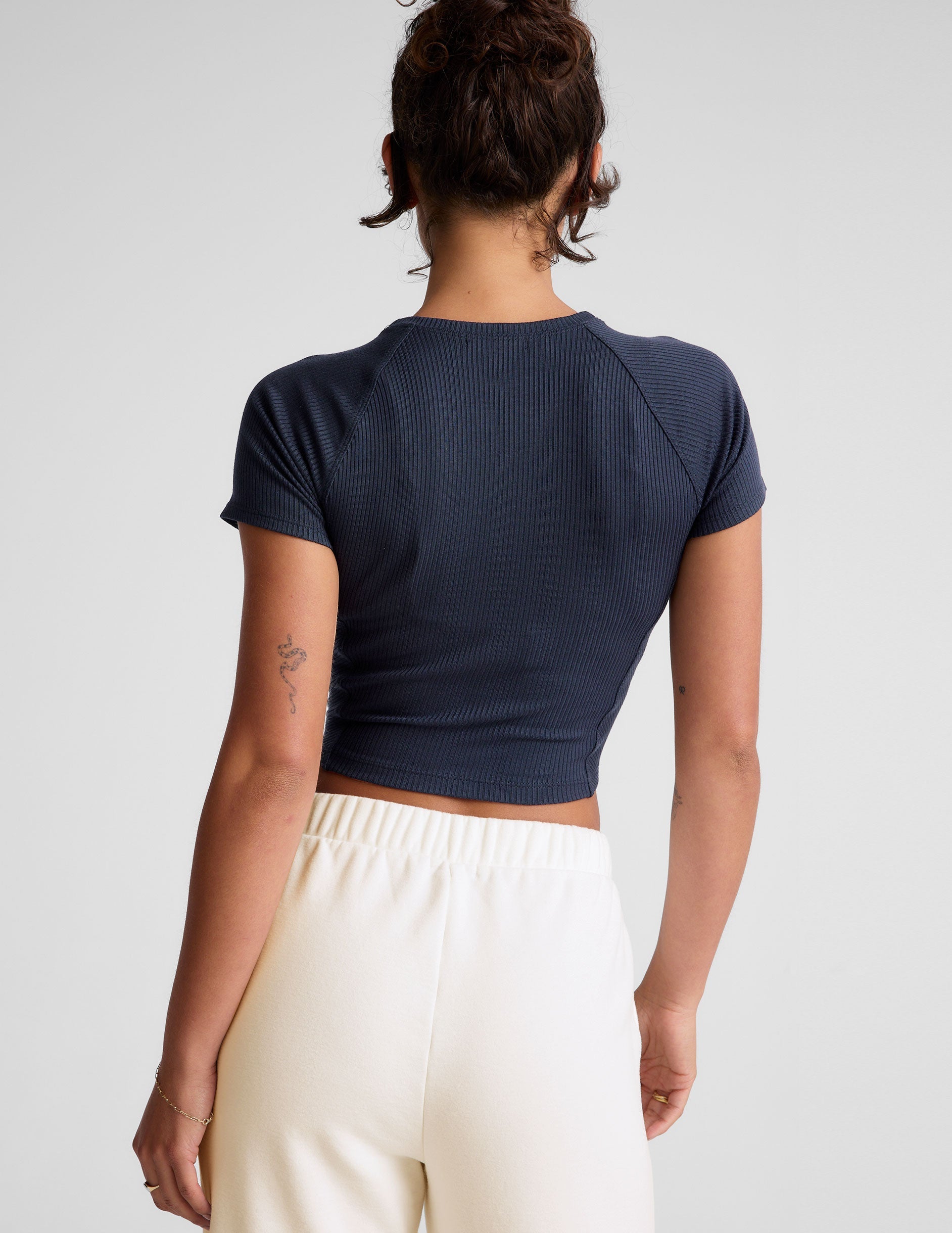 Beyond Yoga Ribbed Silhouette Cropped Tee: Soft, Fitted, High-Neck Activewear Top