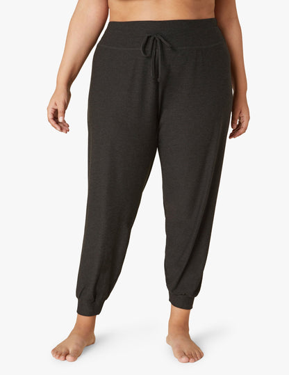 Ultra-Soft Featherweight Midi Joggers: Relaxed Fit, Drawstring Waist, Ultimate Comfort