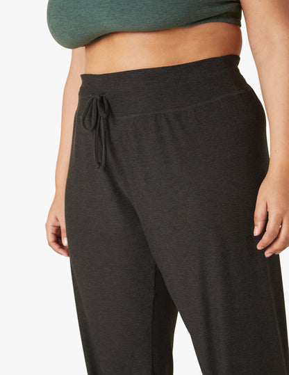 Ultra-Soft Featherweight Midi Joggers: Relaxed Fit, Drawstring Waist, Ultimate Comfort