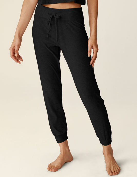 Ultra-Soft Featherweight Midi Joggers: Relaxed Fit, Drawstring Waist, Ultimate Comfort