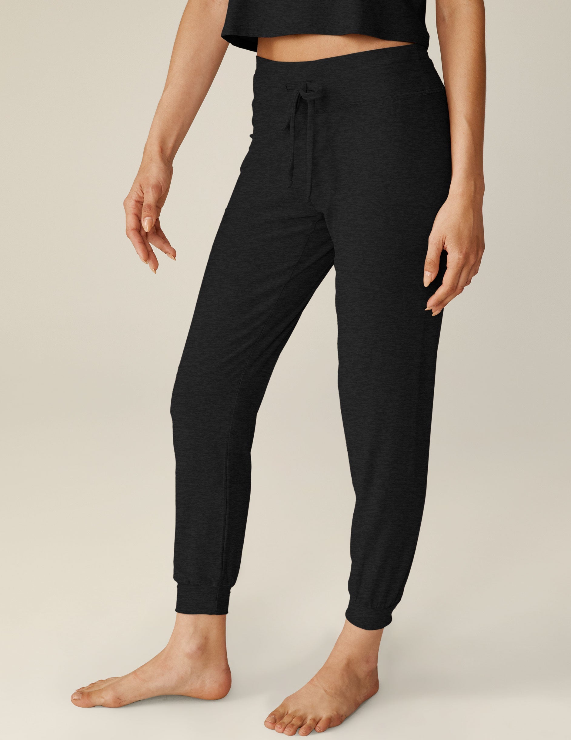 Ultra-Soft Featherweight Midi Joggers: Relaxed Fit, Drawstring Waist, Ultimate Comfort