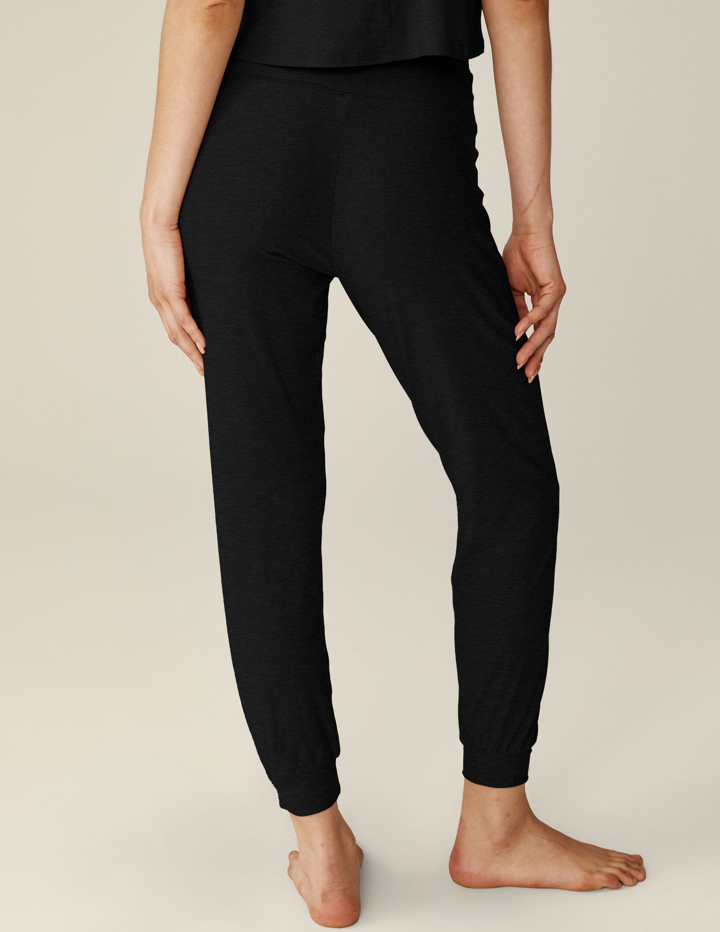 Ultra-Soft Featherweight Midi Joggers: Relaxed Fit, Drawstring Waist, Ultimate Comfort