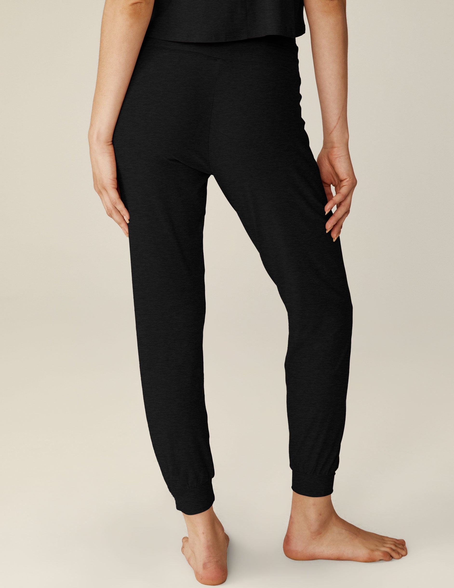Ultra-Soft Featherweight Midi Joggers: Relaxed Fit, Drawstring Waist, Ultimate Comfort