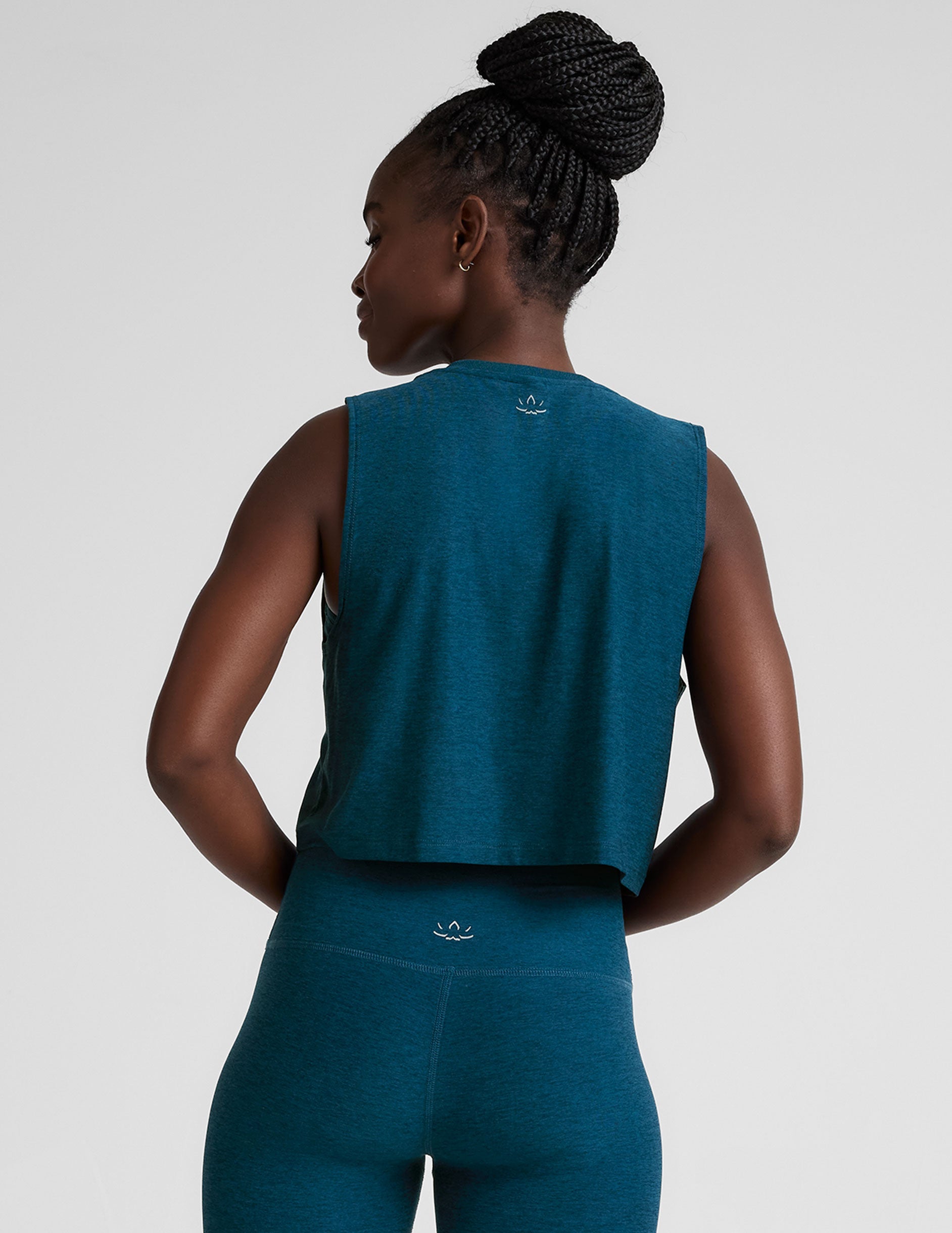 Featherweight Moisture-Wicking Cropped Tank Top for Active & Casual Comfort