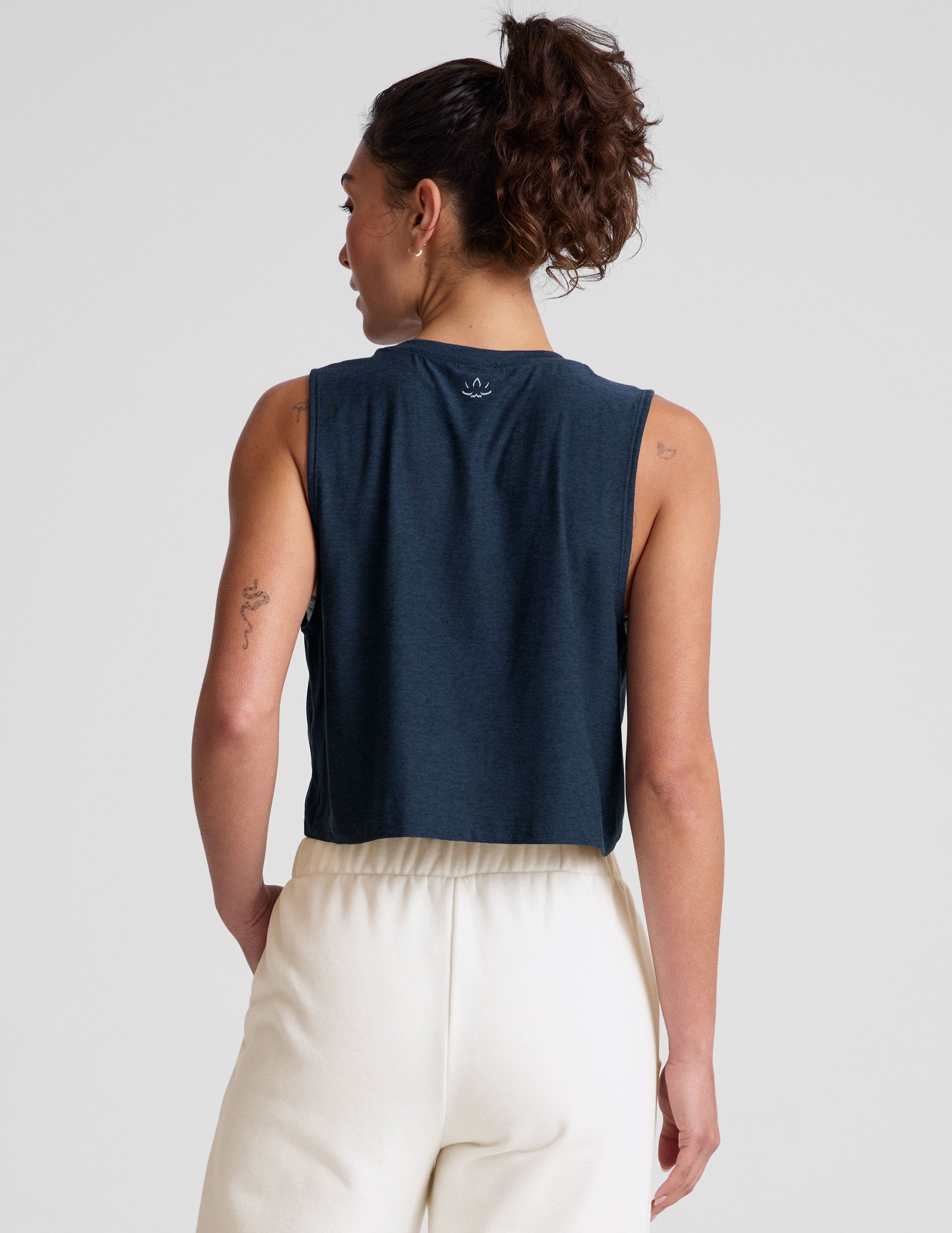 Featherweight Minimal Cropped Tank Top: Lightweight Comfort, Relaxed Fit, Moisture-Wicking Performance