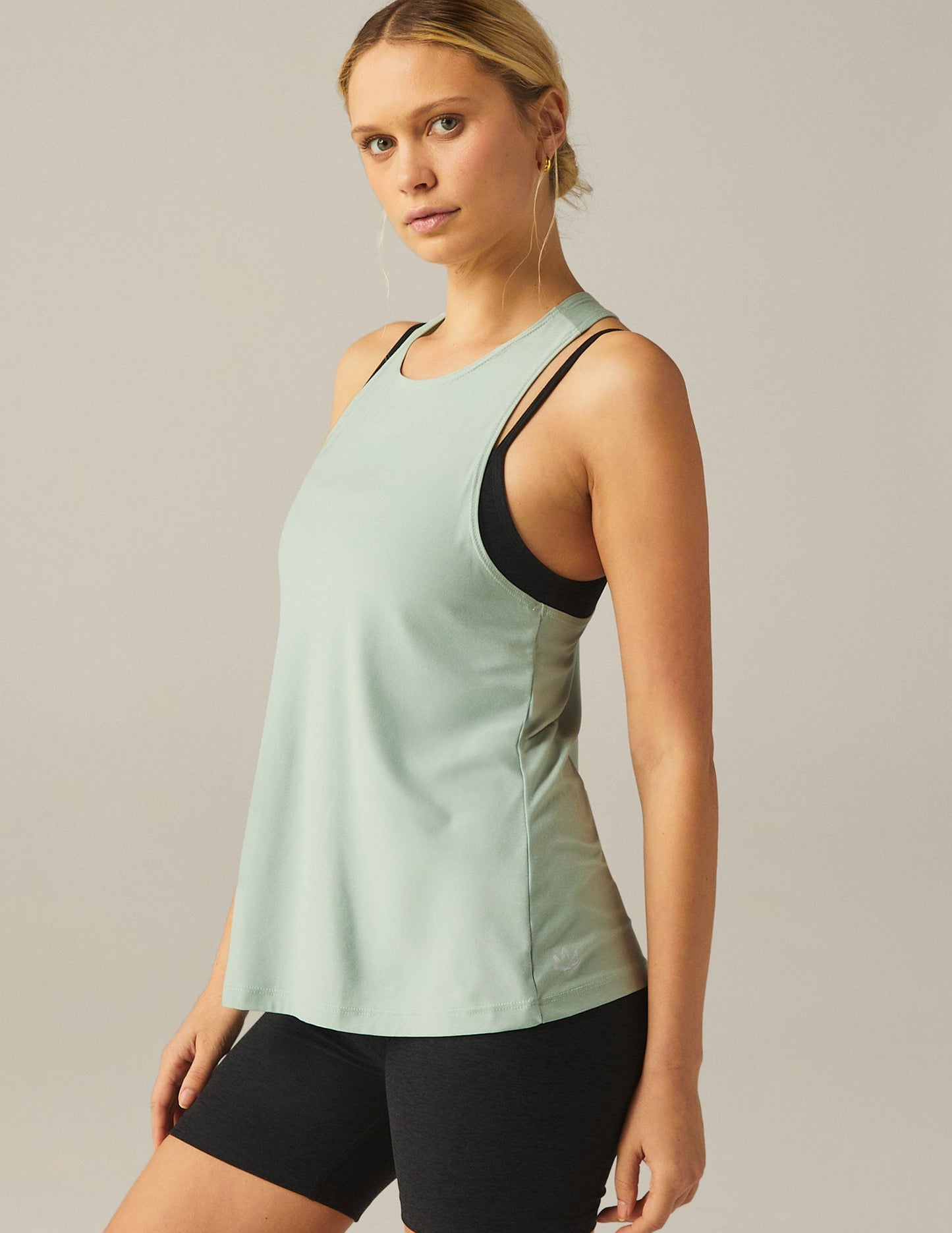 Featherweight Captivate Loose Tank Top: High Neck, Stylish Twist Back
