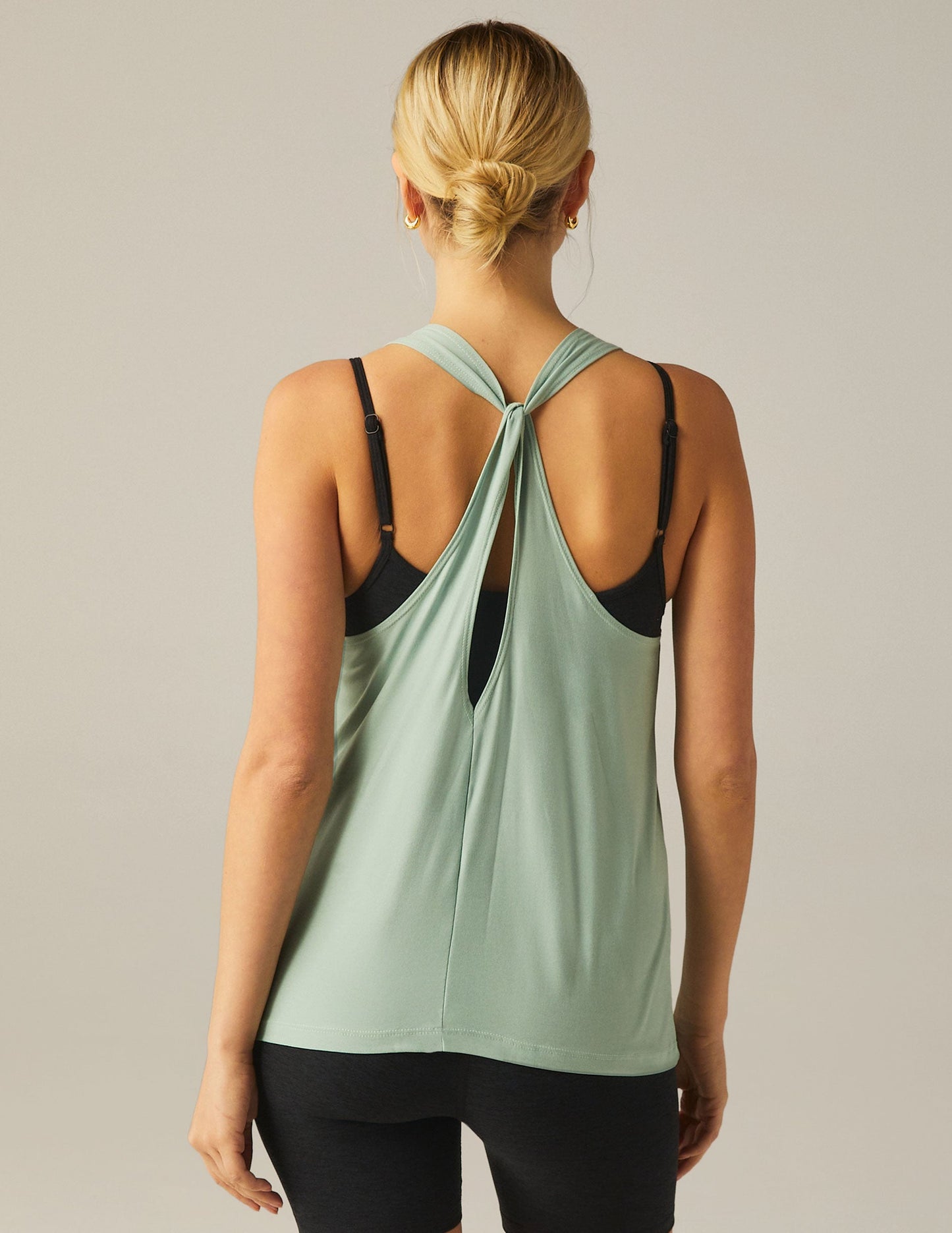 Featherweight Captivate Loose Tank Top: High Neck, Stylish Twist Back