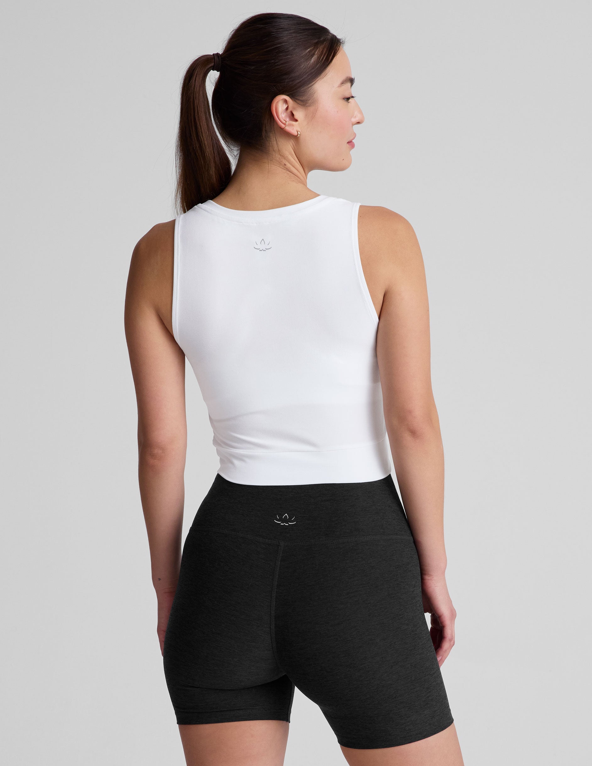 Beyond Yoga Featherlight Cropped Tank: Studio-Inspired Crossover Design for Comfort