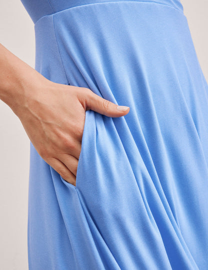 Featherlight Square Neck Midi Dress with Pockets: Effortless Comfort & Style