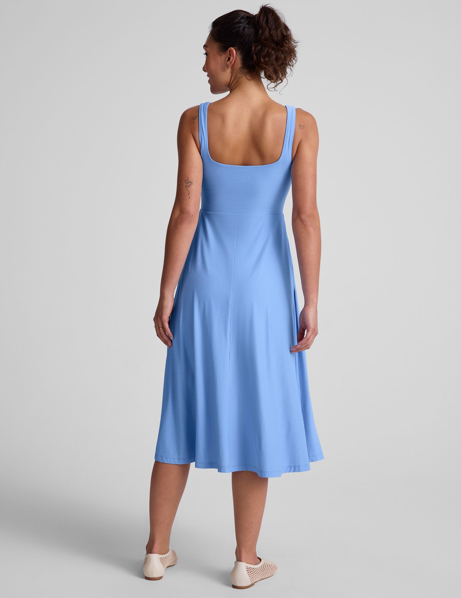 Featherlight Square Neck Midi Dress with Pockets: Effortless Comfort & Style