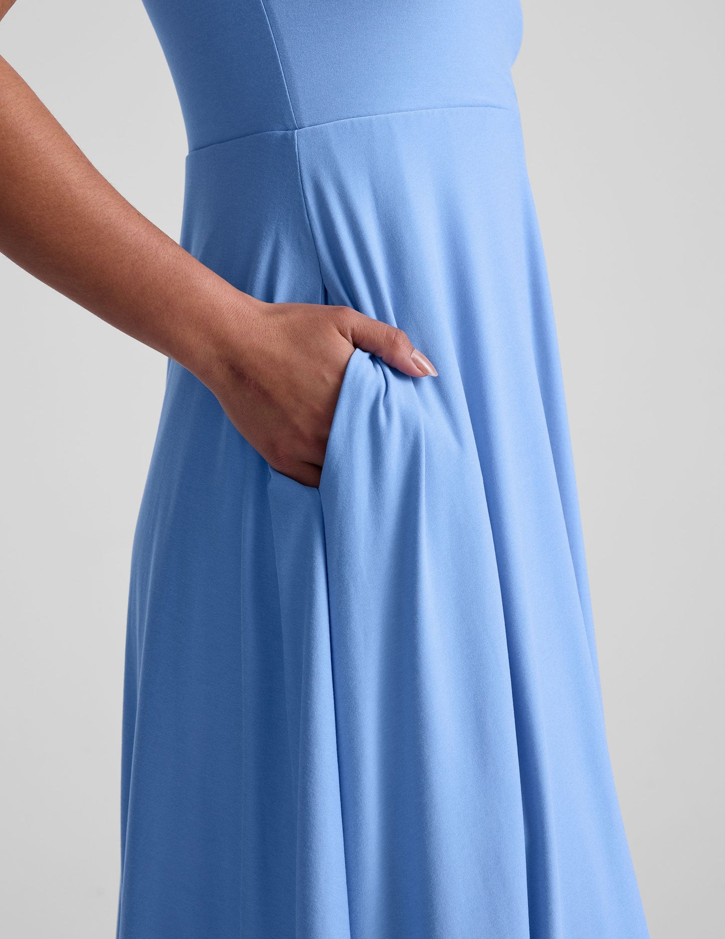 Featherlight Square Neck Midi Dress with Pockets: Effortless Comfort & Style