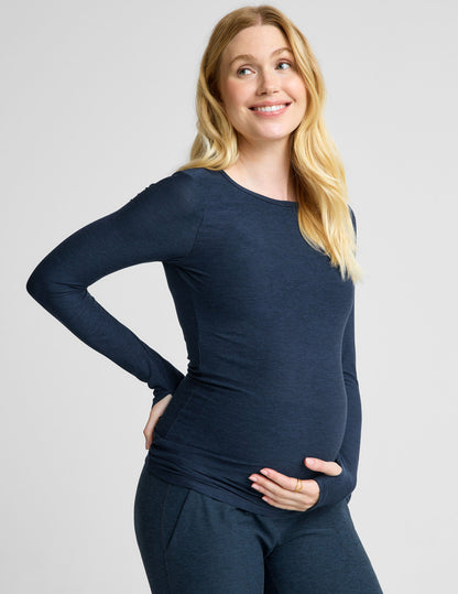 Comfortable Featherweight Maternity Crew Pullover: Soft, Breathable, Stylish Long Sleeve Top