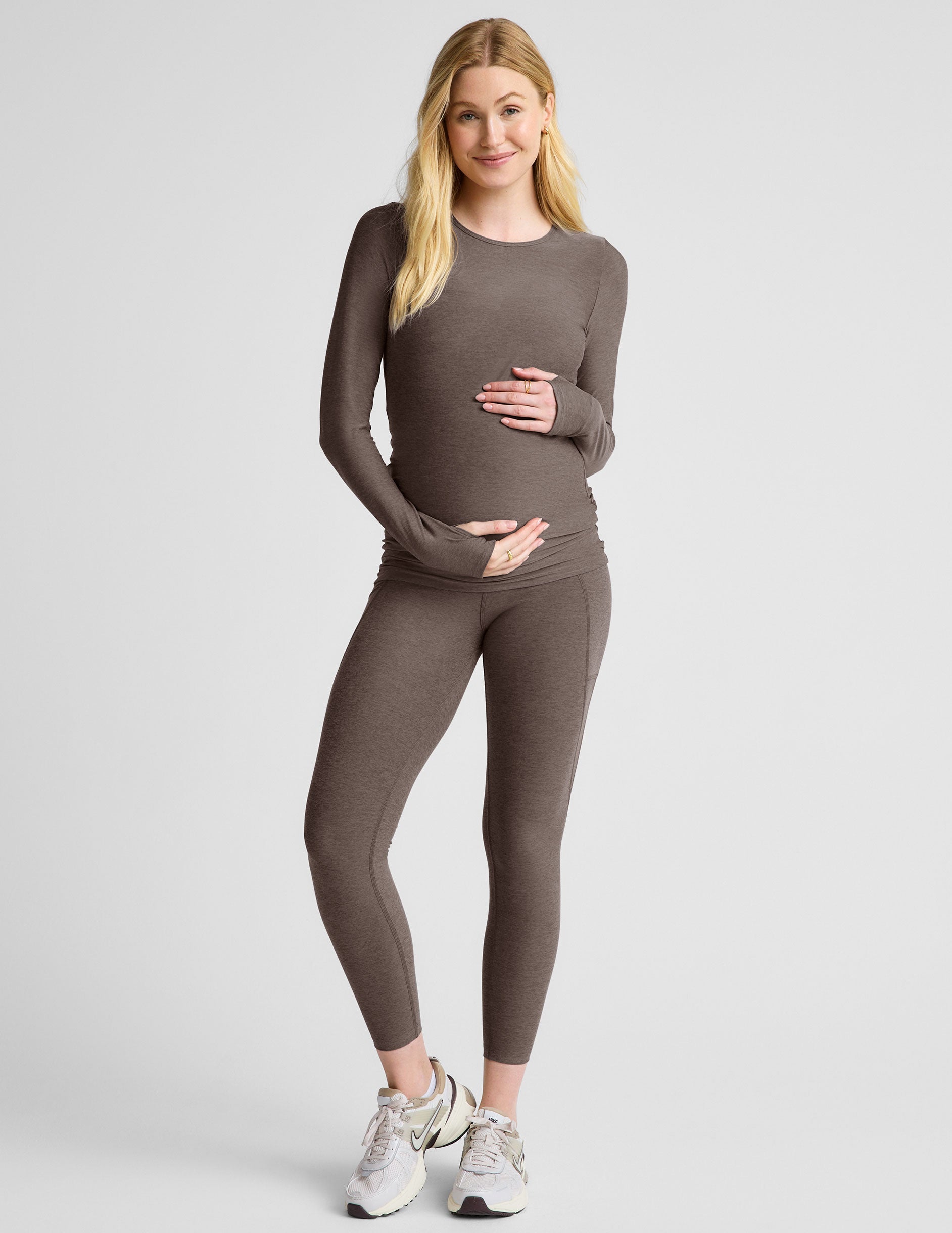 Cloud-Soft Featherweight Maternity Crew Pullover for Effortless Comfort