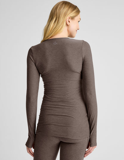 Cloud-Soft Featherweight Maternity Crew Pullover for Effortless Comfort