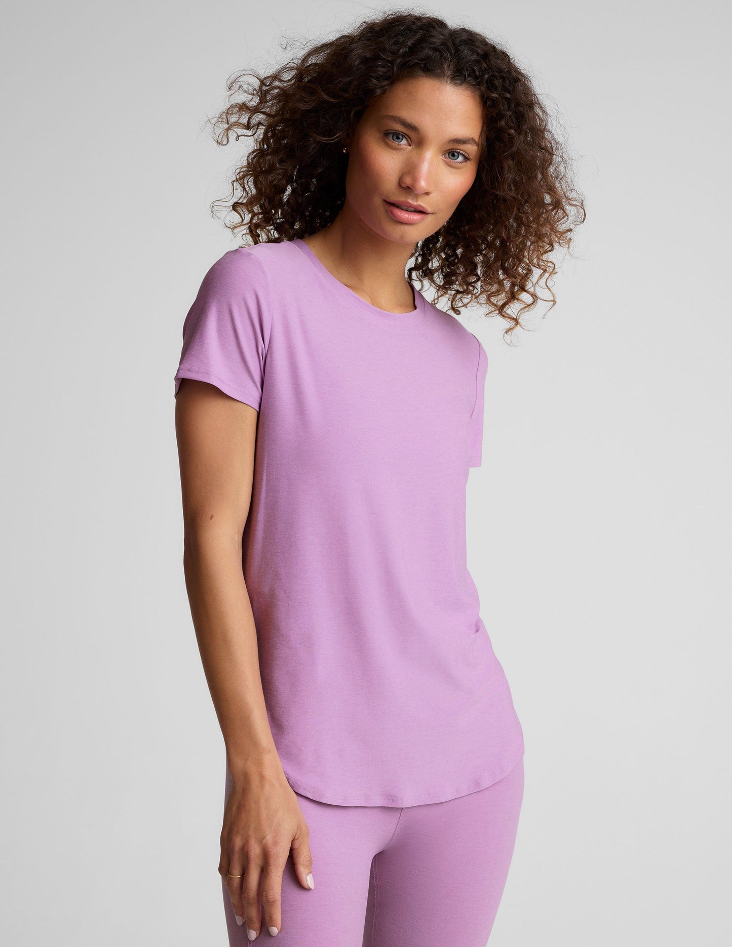 Ultra-Soft Featherweight Lilac Petal Heather Scoop Neck Tee | Beyond Yoga
