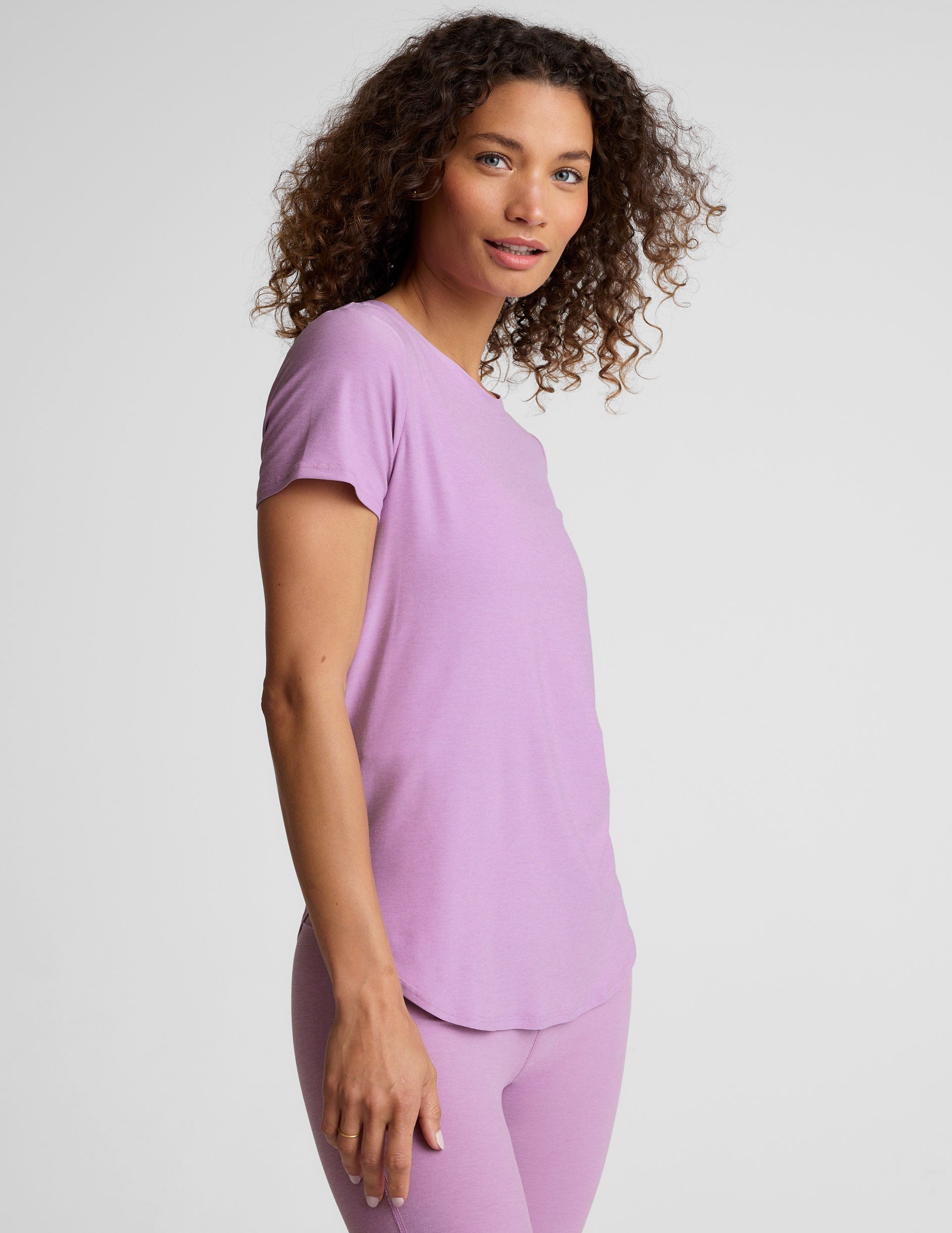 Ultra-Soft Featherweight Lilac Petal Heather Scoop Neck Tee | Beyond Yoga