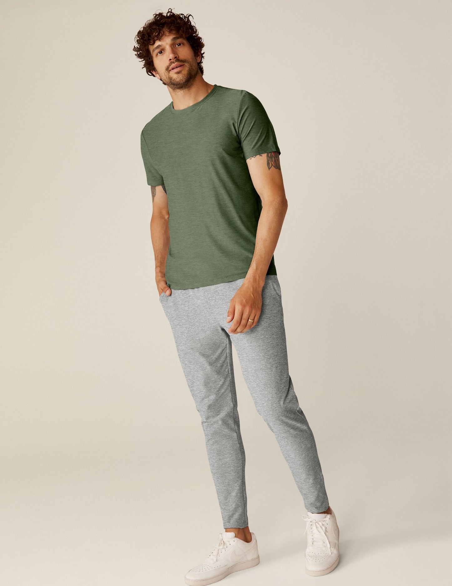 Men's Ultra-Soft Featherweight Crew Neck T-Shirt for Ultimate Comfort and Style