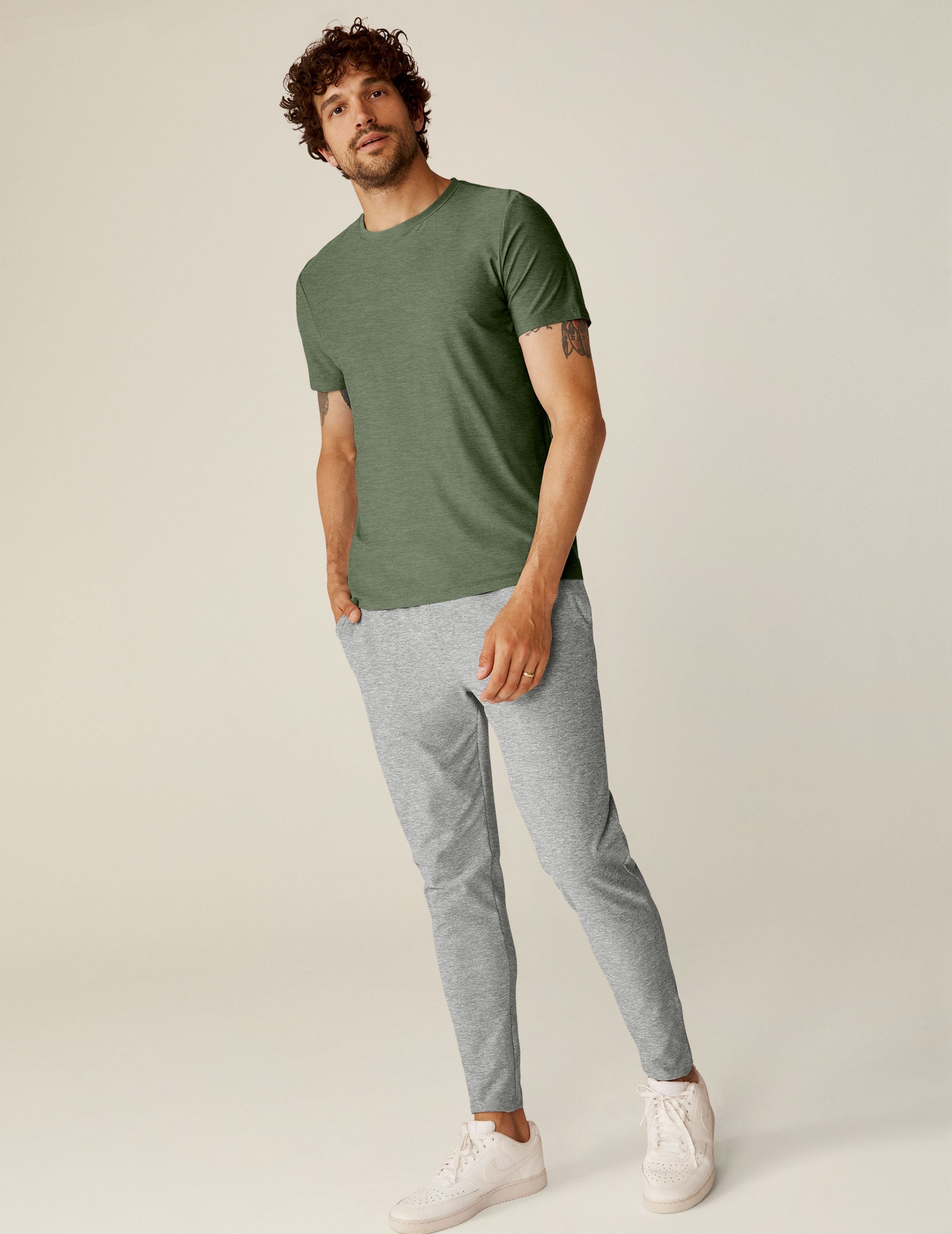 Men's Ultra-Soft Featherweight Crew Neck T-Shirt for Ultimate Comfort and Style